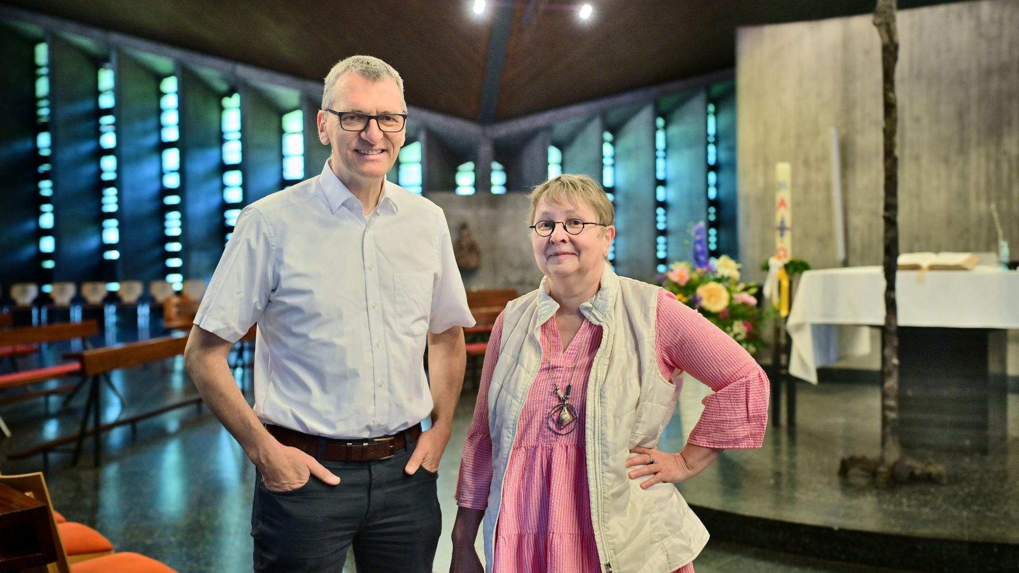 Dorothee Blum und Christoph Tebbe in ihrem gemeinsamen „Wohnzimmer“, der Pius-Lukas-Kirche. (c) Andreas Bischof