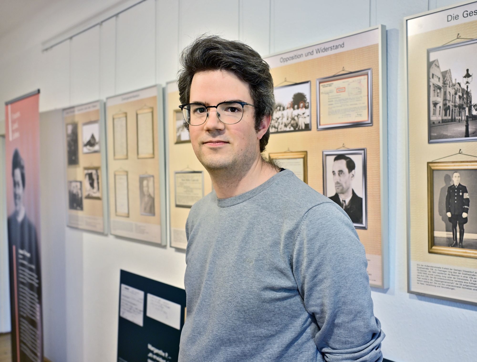 Florian Schmitz, Archiv und Recherche in der  NS-Dokumentationsstelle Villa Merländer. (c) Andreas Bischof