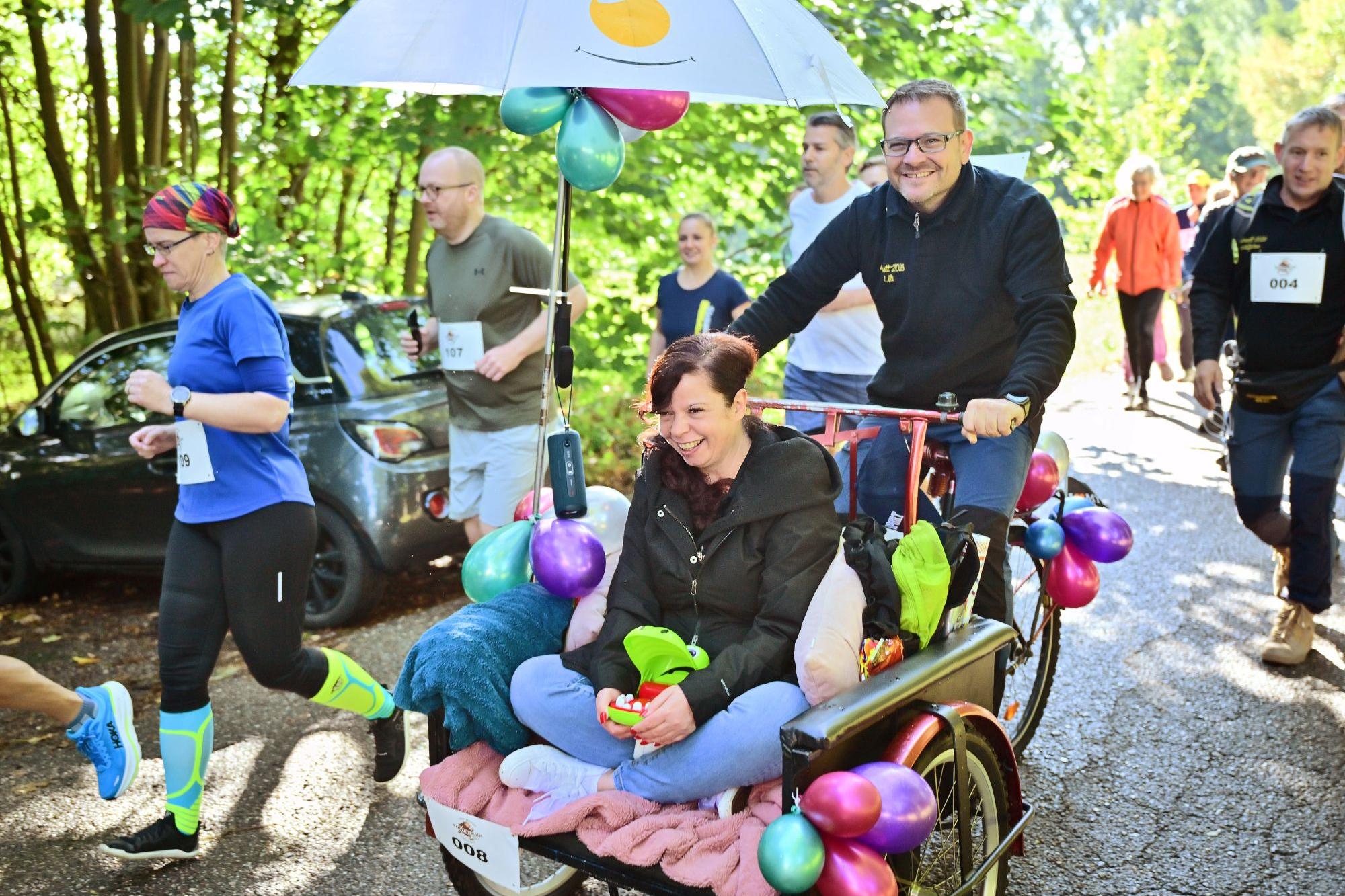 Royale Unterstützung: Am Spendenlauf nahm das Krefelder Prinzenpaar teil.