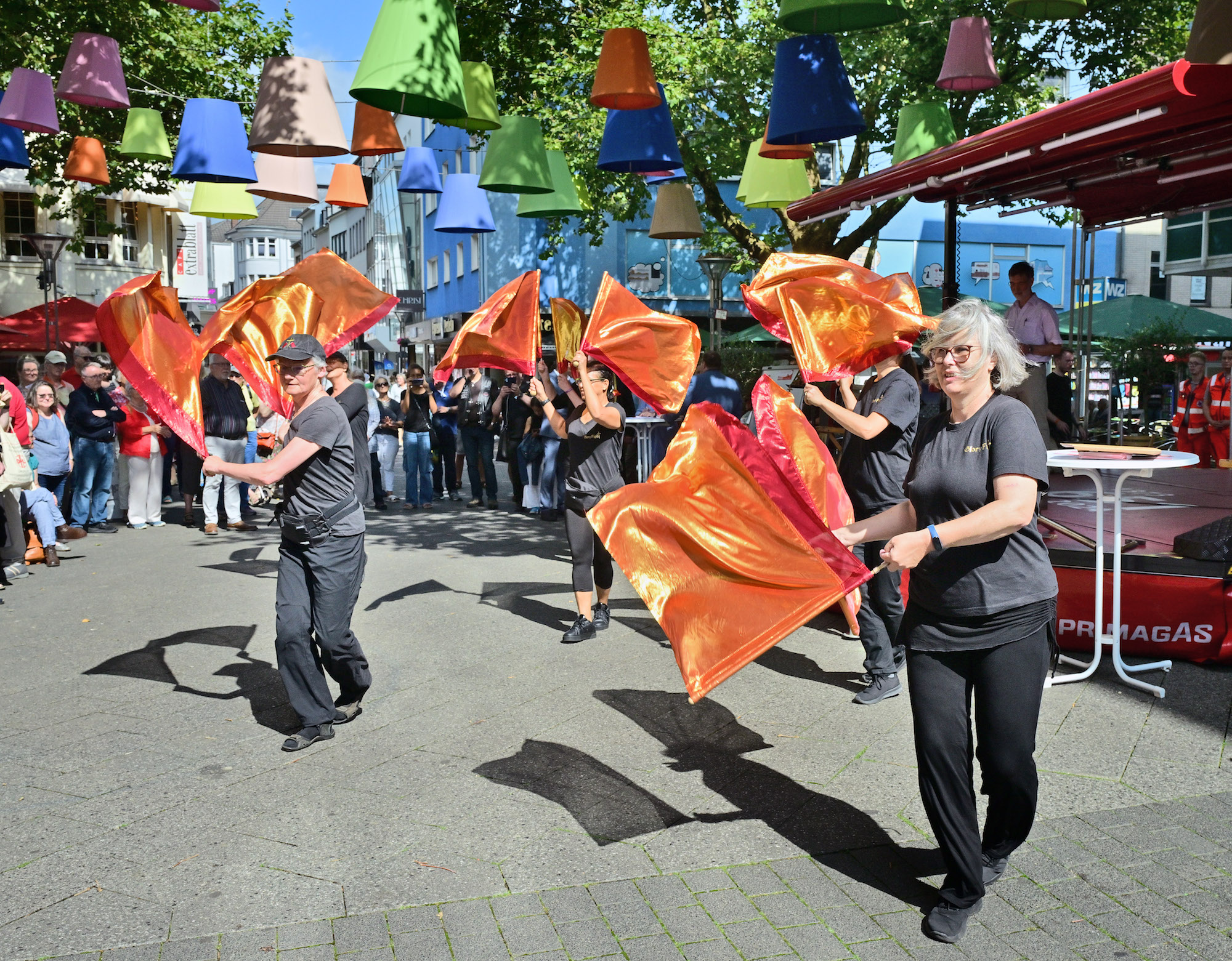 Die Flaggentänzer sind bei den Wallgängen schon ein fester Programmpunkt und waren auch diesmal dabei. (c) Andreas Bischof