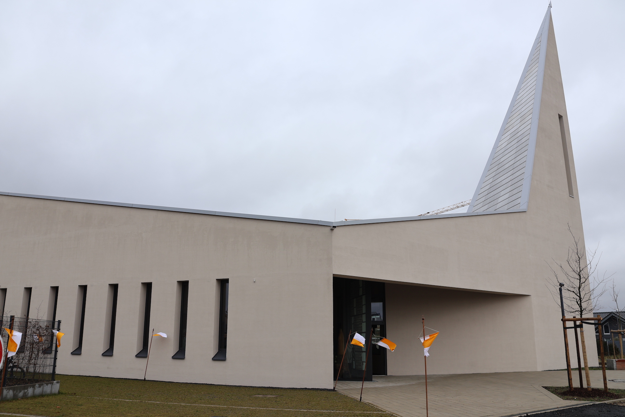 Einer Arche nachempfunden ist die Kapelle in Morschenich. (c) Dorothée Schenk