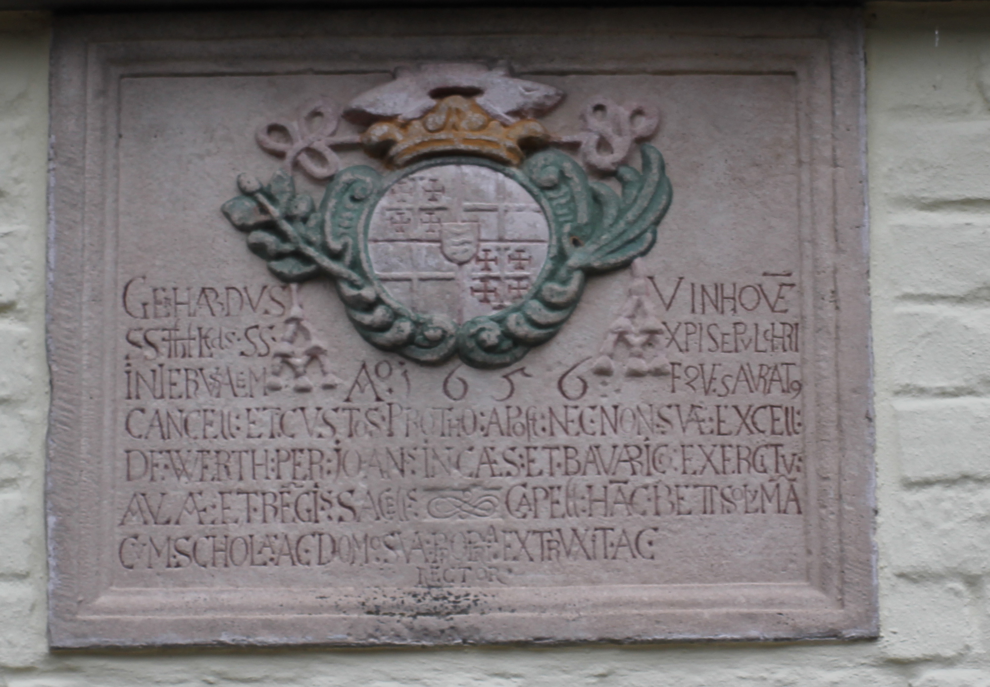 Das Wappen Vynhovens am Eingang der Kapelle weist ihn als Ritter vom Heiligen Grab aus. (c) Kathrin Albrecht