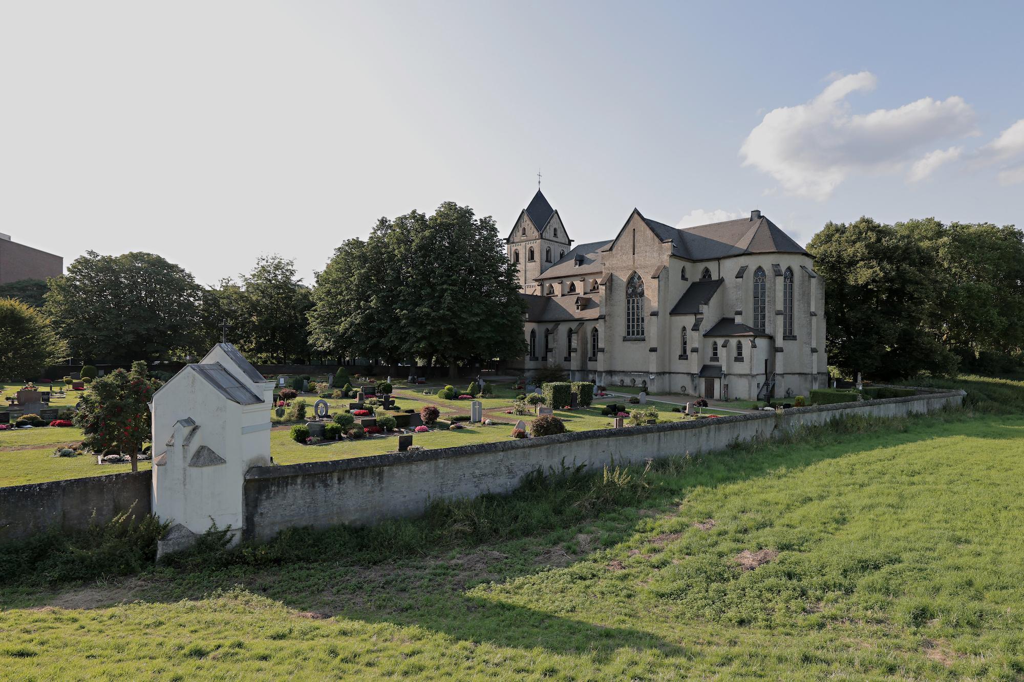 1150 wurde die Kirche St. Matthias  Hohenbudberg zum ersten Mal urkundlich erwähnt.