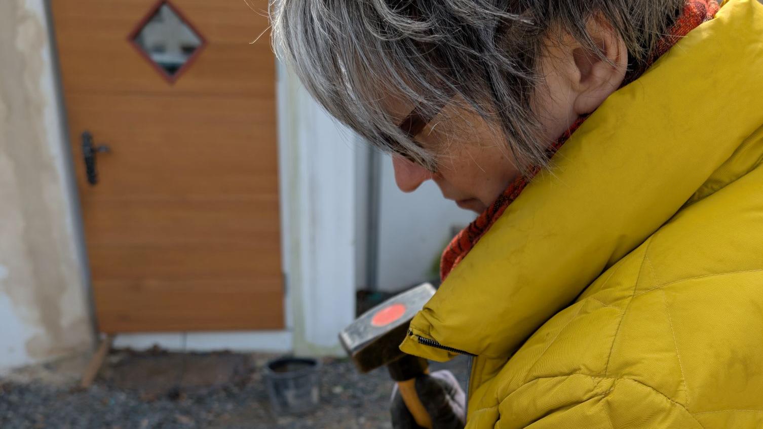Eine Apostelin, der man nahekommt, fand sie interessant: Künstlerin Sonja Toepfer hatte nur gut ein halbes Jahr Zeit, um einen individuellen Leuchter zu schaffen. (c) Sonja Toepfer