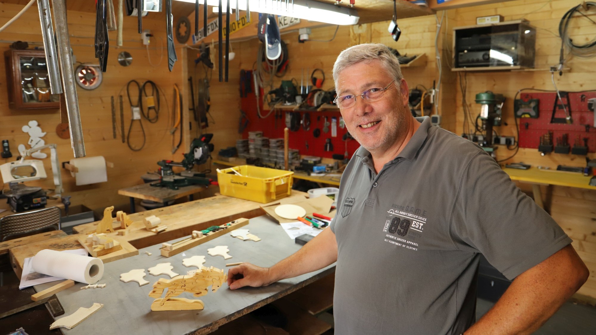 Manfred Keller in seiner Werkstatt (c) Stefan Johnen