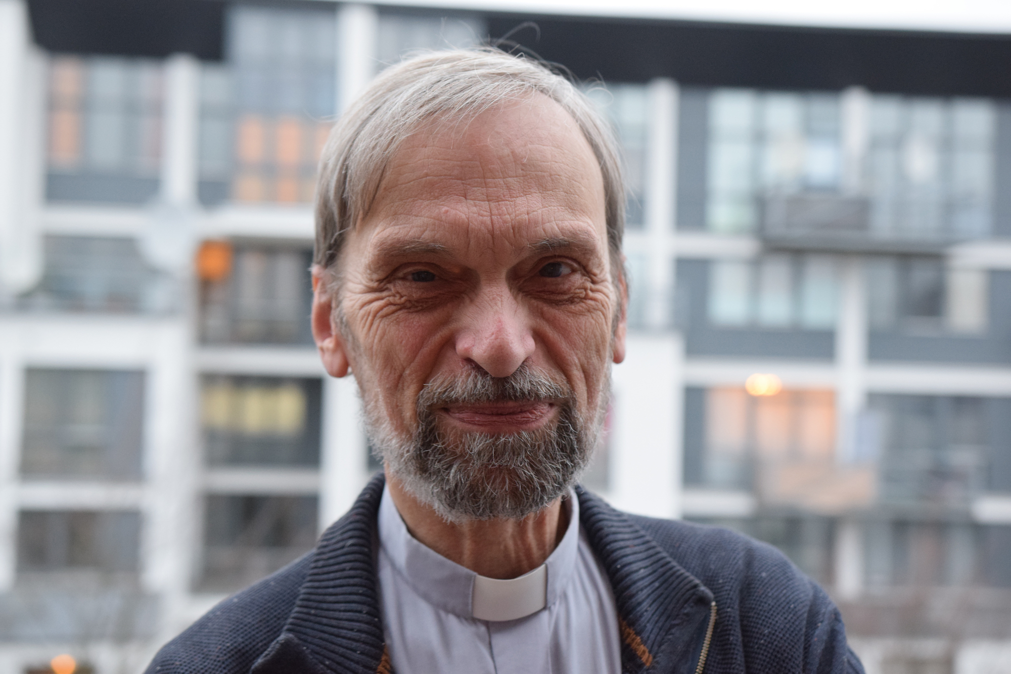 Der Aachener Priester Manfred Deselaers. (c) Thomas Hohenschue