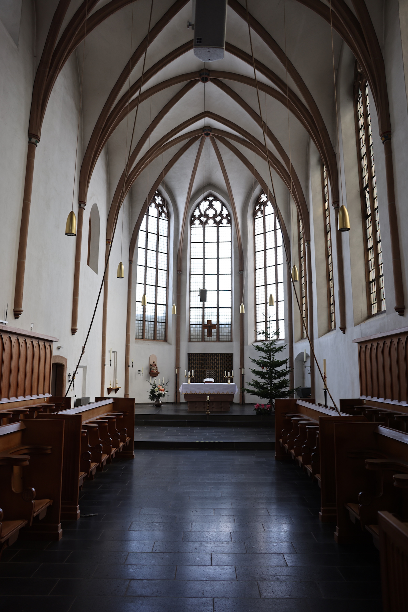 Die Kirche steht für Besucher offen, dort werden regelmäßig Gottesdienste gefeiert. (c) Stephan Johnen