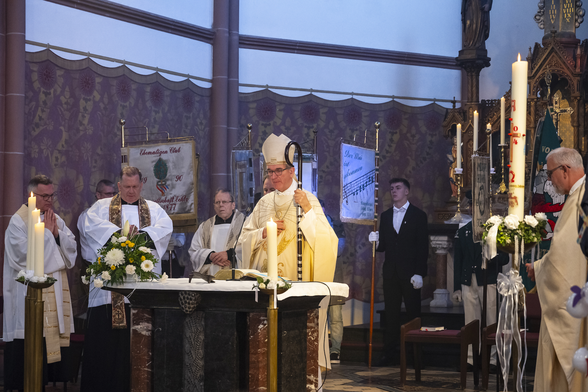 Bereits im April wurde mit Weihbischof Karl Borsch zum Auftakt des Jubiläums eine Festmesse gefeiert. (c) Luscus Art