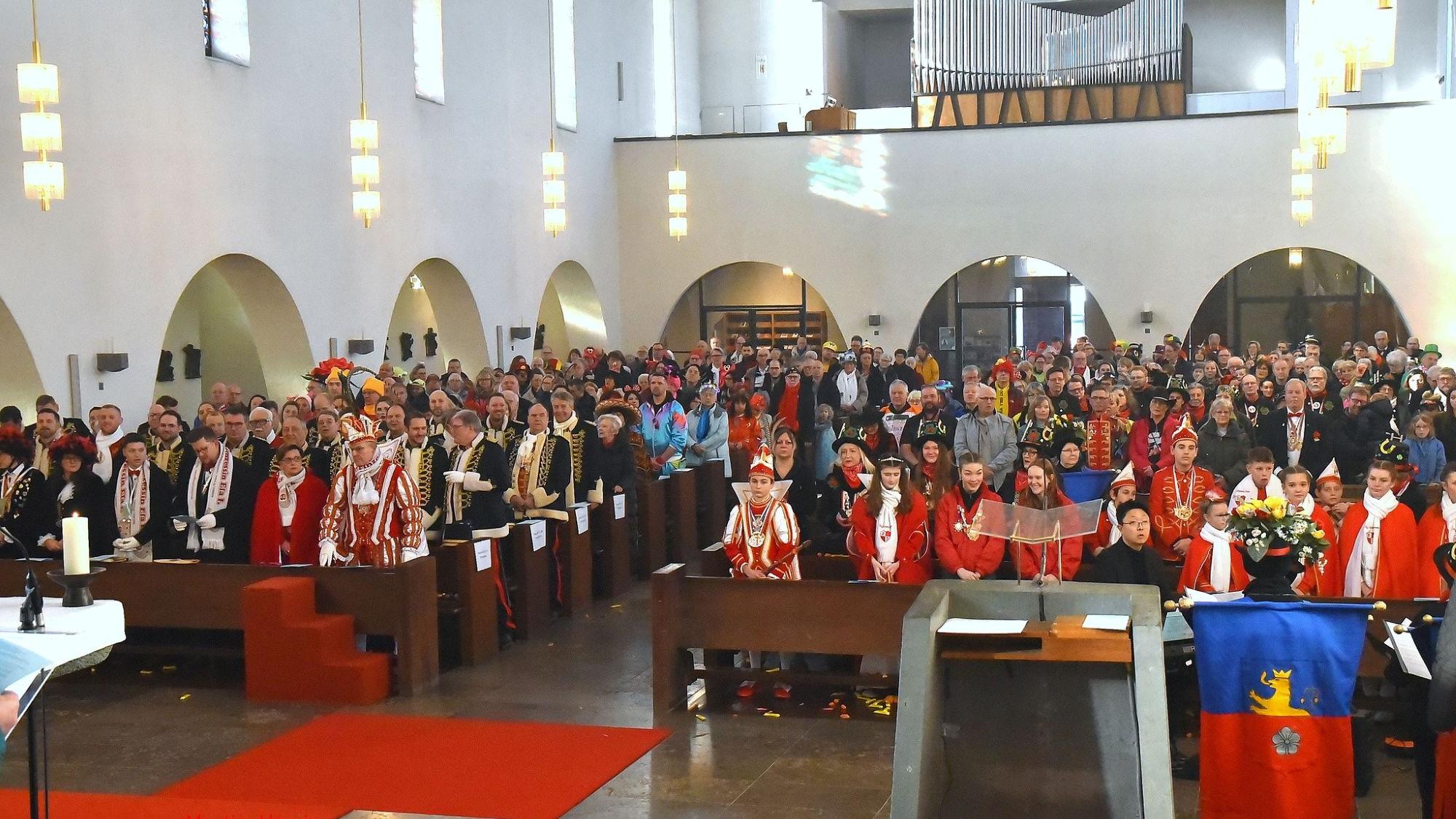 Prall gefüllt: Wenn Pfarrer Roland Klugmann die „Messe der Freude“ feiert, ist fast ganz Viersen auf den Beinen.