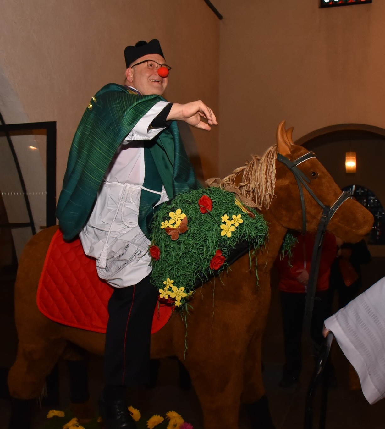 Einzug: Das Gefährt wechselt in jedem Jahr. (c) Martin Häming