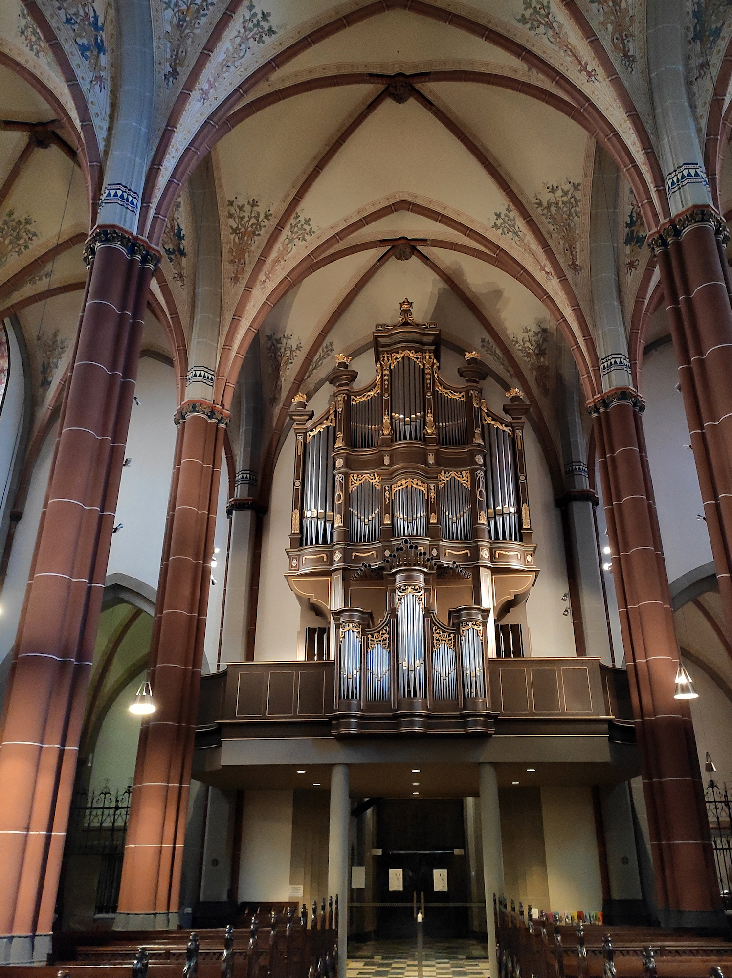 Mit 49 Registern lässt die Metzler-Orgel in St. Cyriakus keine Wünsche offen. (c) Ann-Katrin Roscheck