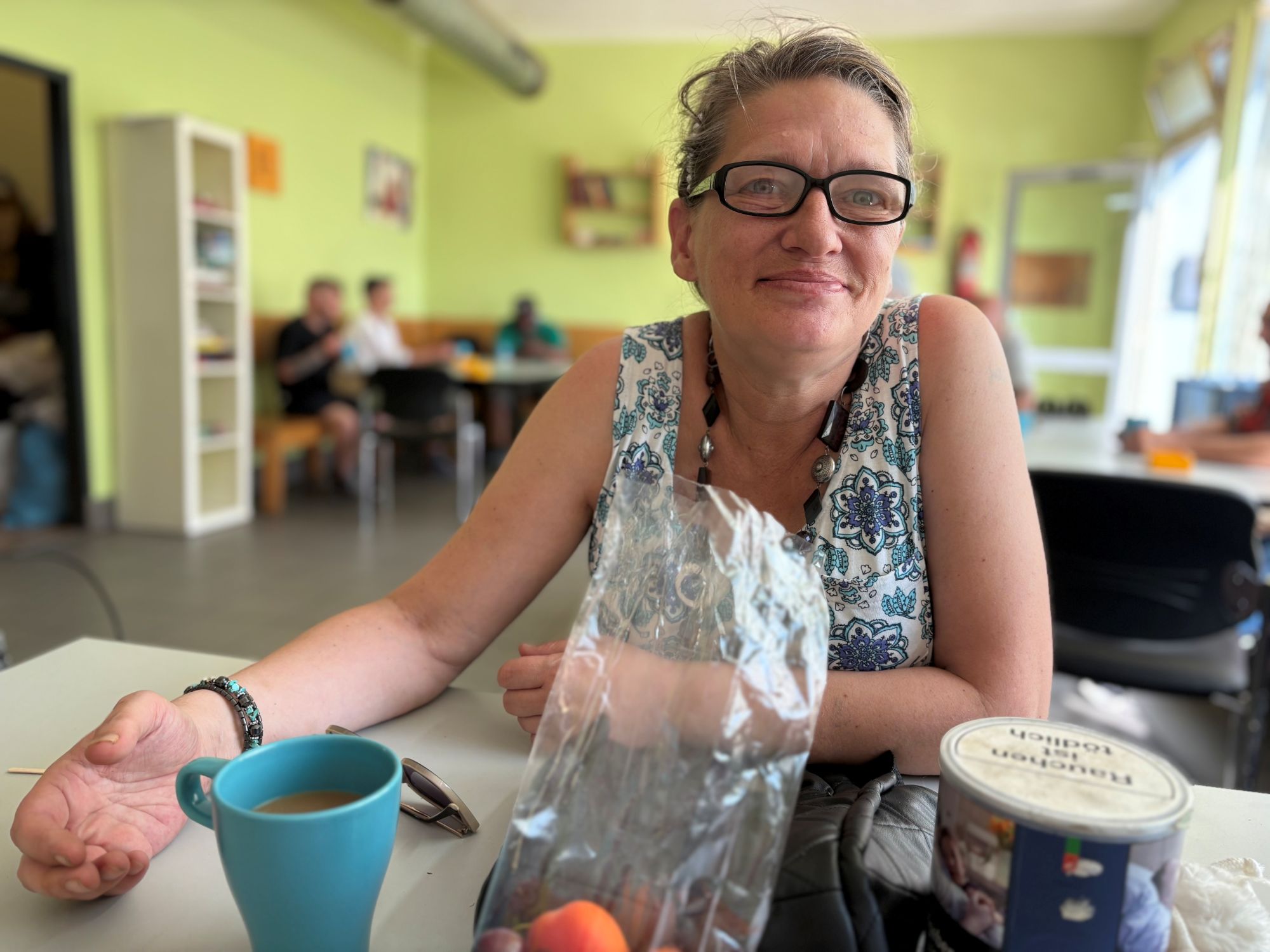 Michaela kommt drei mal in der Woche, um Leute zu treffen. (c) Garnet Manecke