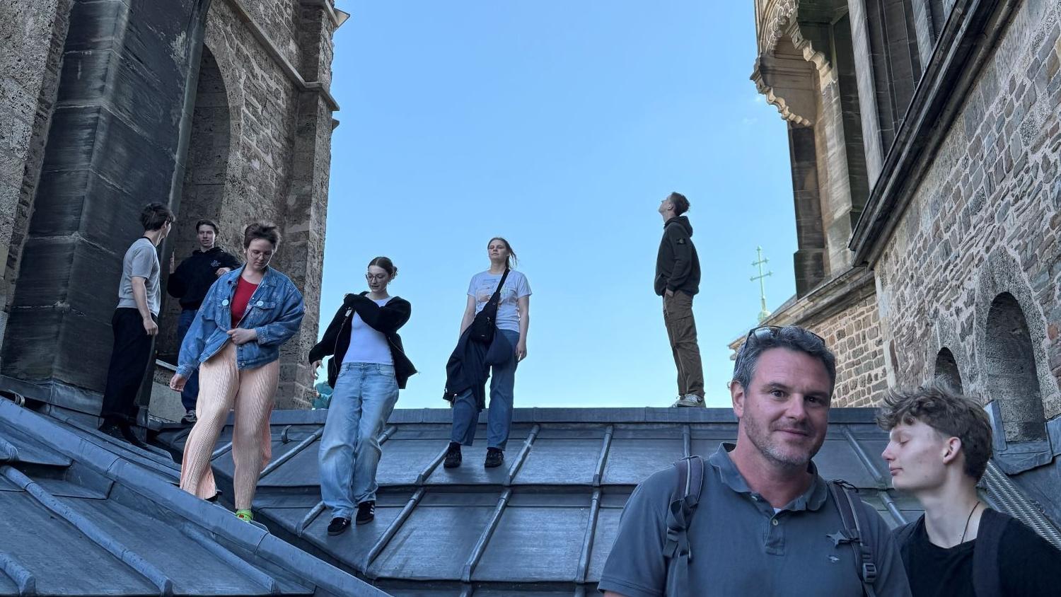 Dem Dom aufs Dach steigen – das darf sonst nur das Team der Dombauhütte. (c) Domkapitel Aachen