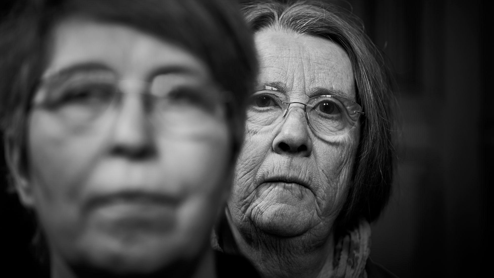 Marie Kortenbusch und Monika Schmelter (r.) haben mitgemacht, weil sie durch die Lehre der Kirche die Würde queerer Menschen  verletzt sehen. (c) Martin Niekämper