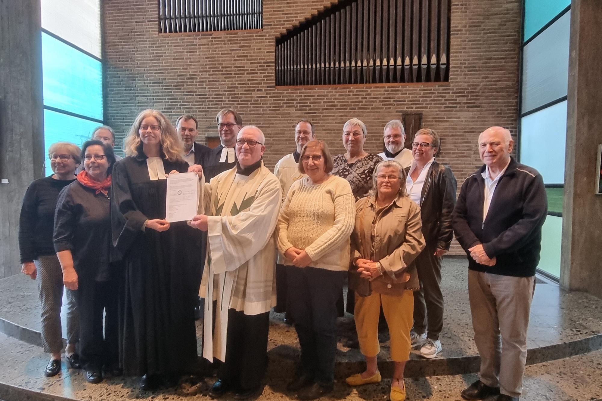 Es ist vollbracht: Nach intensiver Vorarbeit haben die katholische Pfarrei Maria Frieden und die evangelische Kirchengemeinde Krefeld-Süd eine Rahmenvereinbarung für eine ökumenische Partnerschaft unterzeichnet.