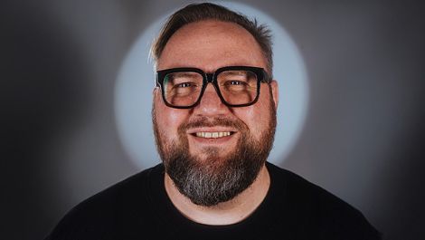 Oliver Hinz  unterstützt unter anderem das Bistum Aachen dabei, generative KI sinnvoll einzusetzen. (c) Ben Safier