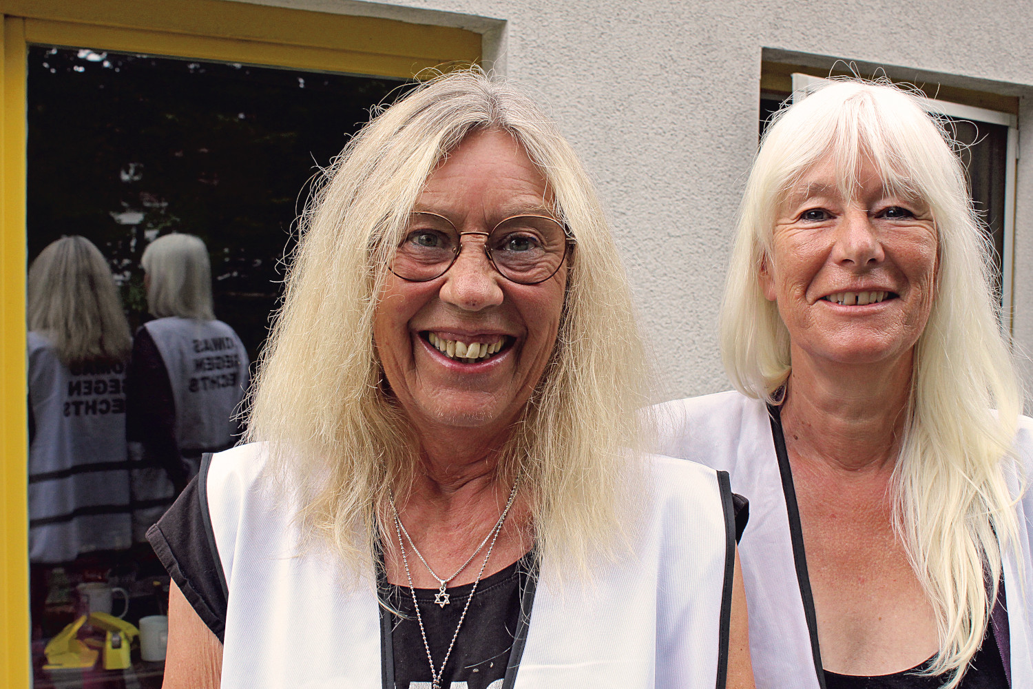 Maria Kehren (l.) und Verena Keppels sind die Gründerinnen der Aachener Ortsgruppe „Omas gegen rechts“.