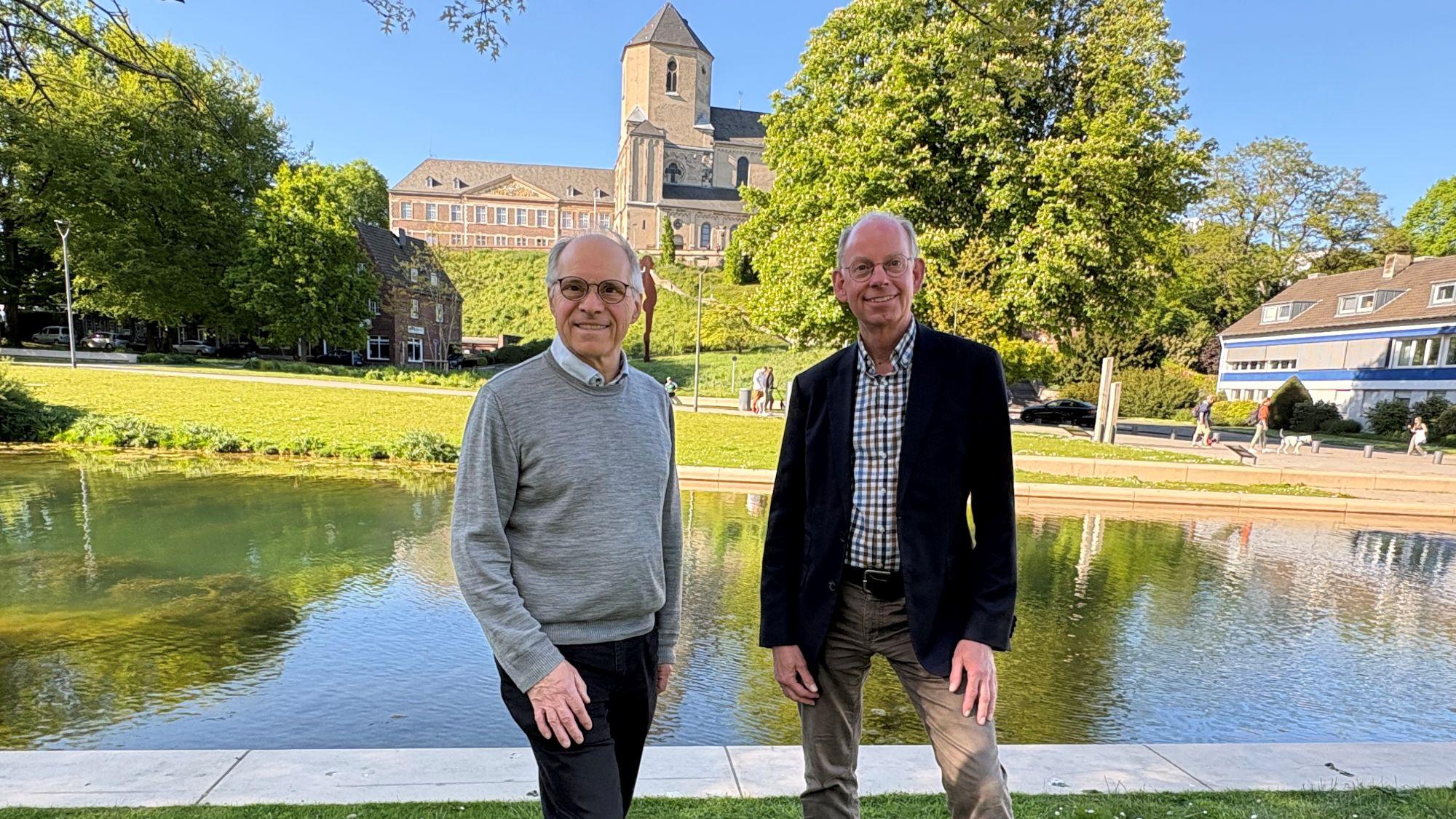 Peter Blättler ist Propst der Münster-Basilika in Mönchengladbach,  Stephan Dedring ist Pfarrer an der evangelischen Hauptkirche in Rheydt. (c) Garnet Manecke