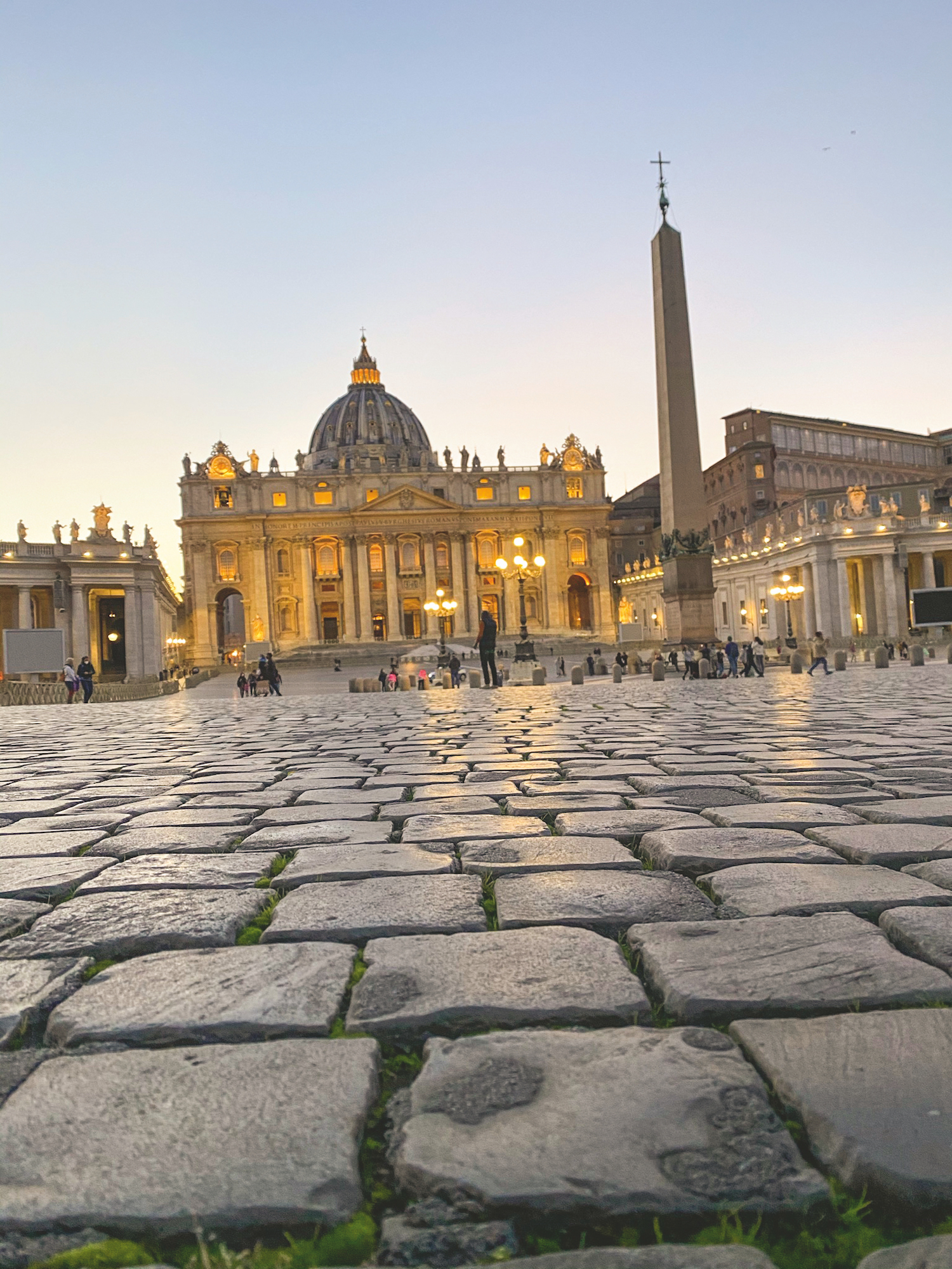 Alle Wege führen nach Rom – und zum Petersdom, dem Sitz des Bischofs der Ewigen Stadt, Papst Franziskus. (c) Polyglott/Stefan Gödde