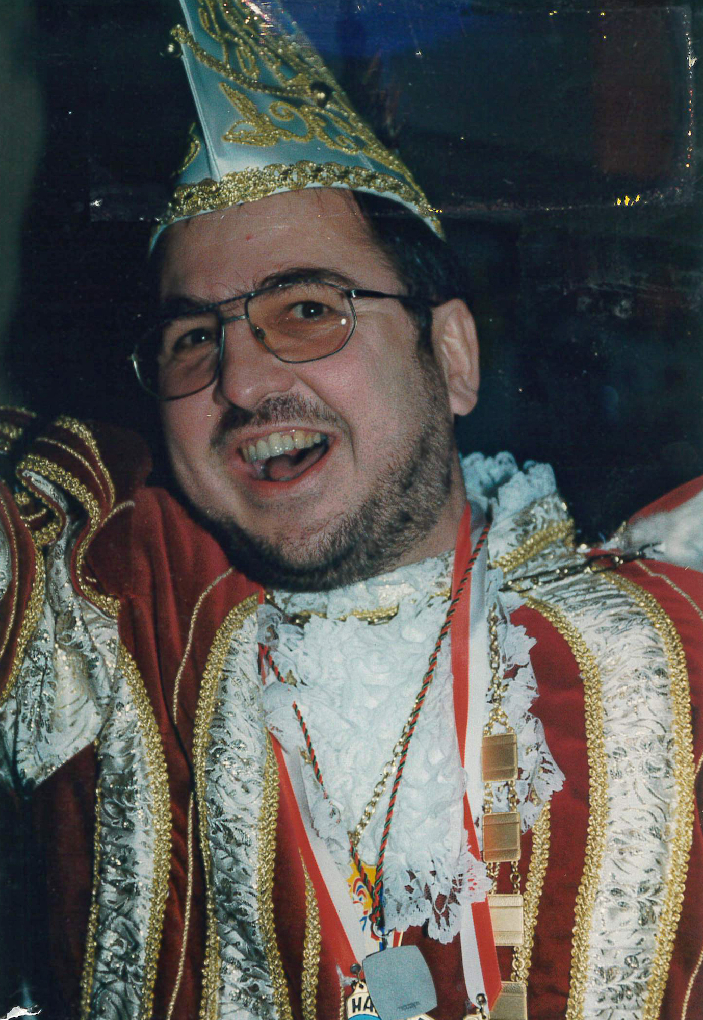 Pfarrer Hans-Georg Schornstein war 1997 Prinz Karneval. (c) privat