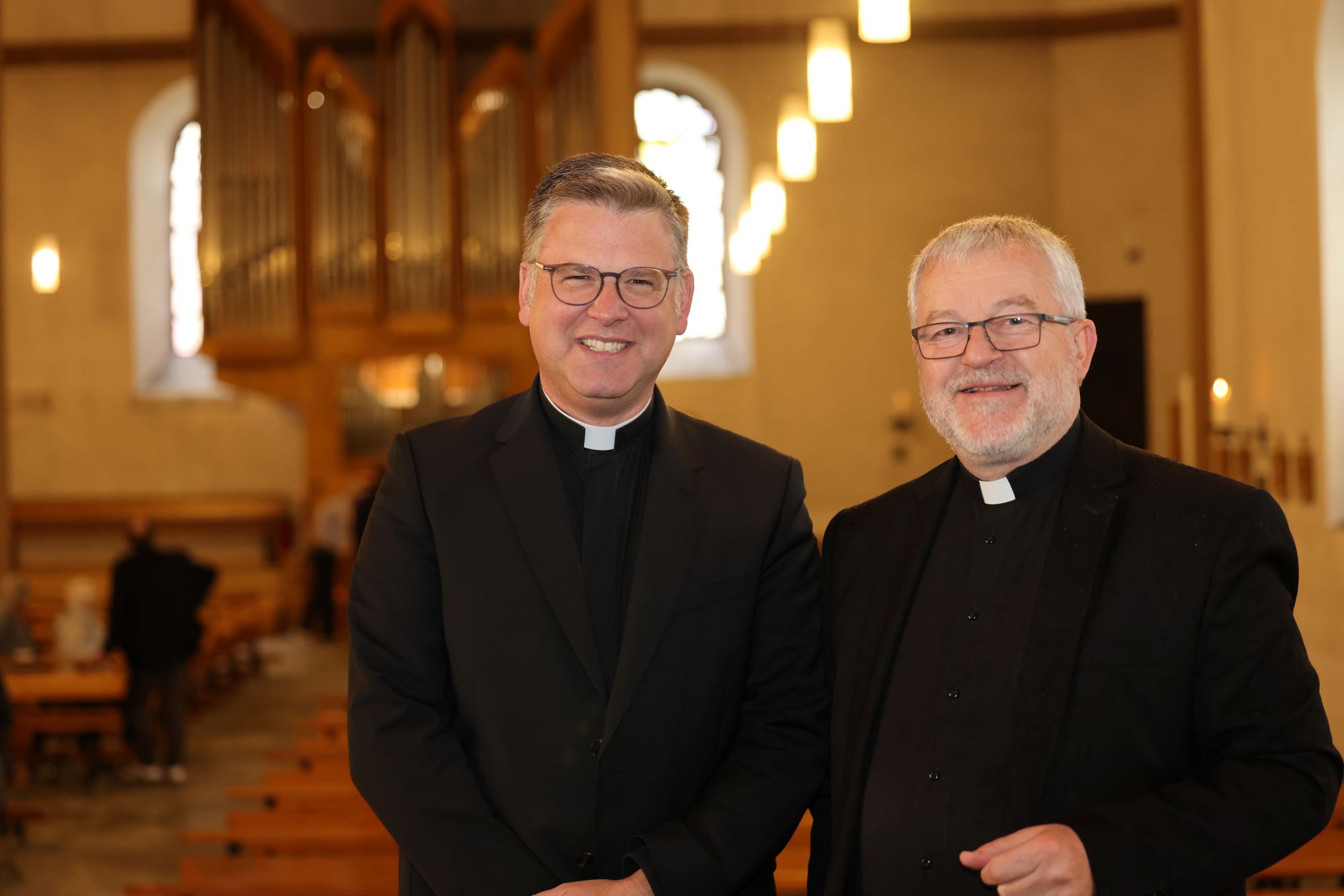 Pfarrer Andreas Züll (l.) und Regionalvikar Pater Wieslaw Kaczor. (c) Stephan Johnen