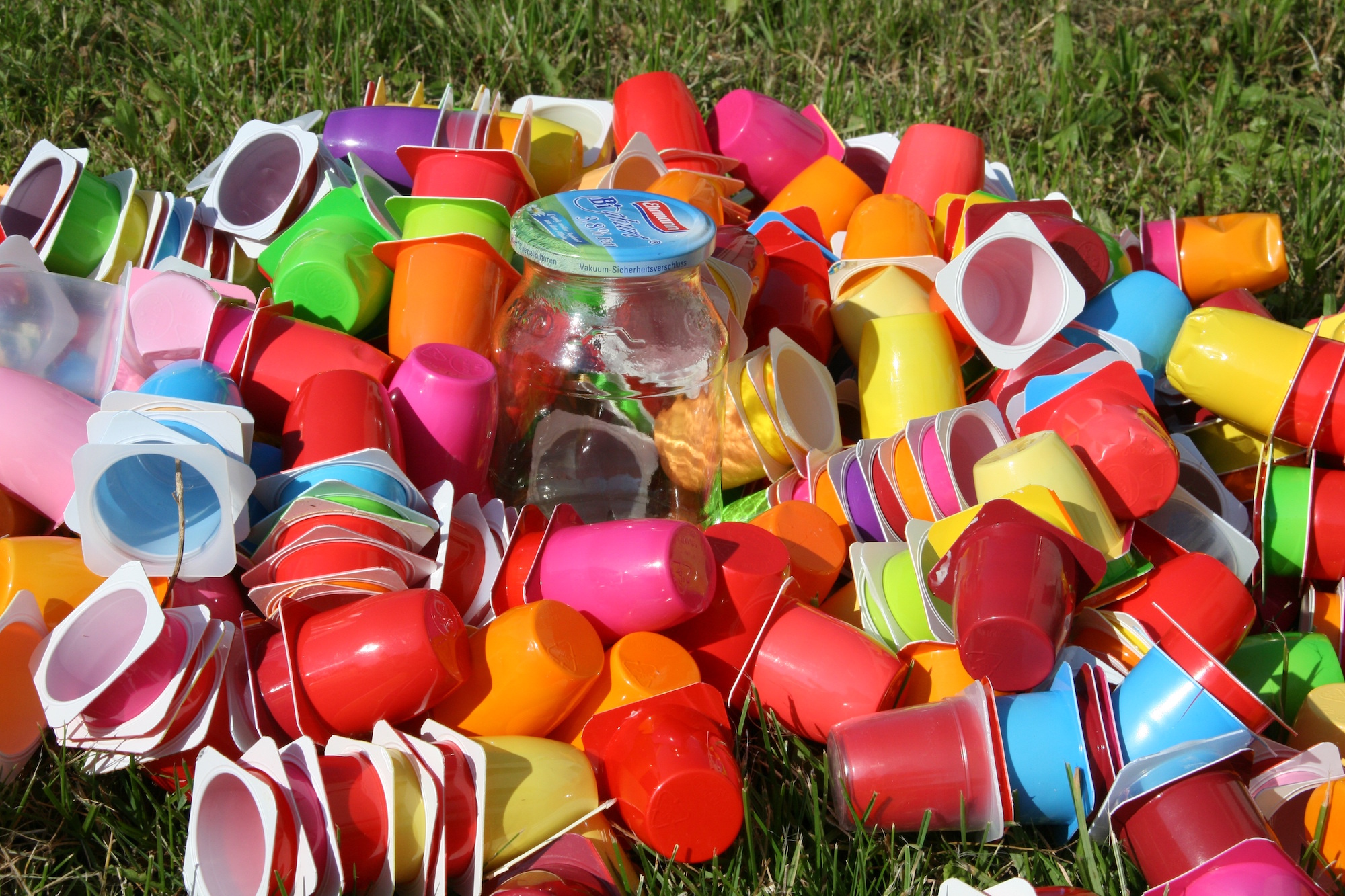 Plastikmüll vermeiden, Rohstoffe in den Recyclingkreislauf geben, weniger Fernreisen – wir können alle mit unserem Verhalten etwas zum Klimaschutz beitragen. (c) www.pixabay.com