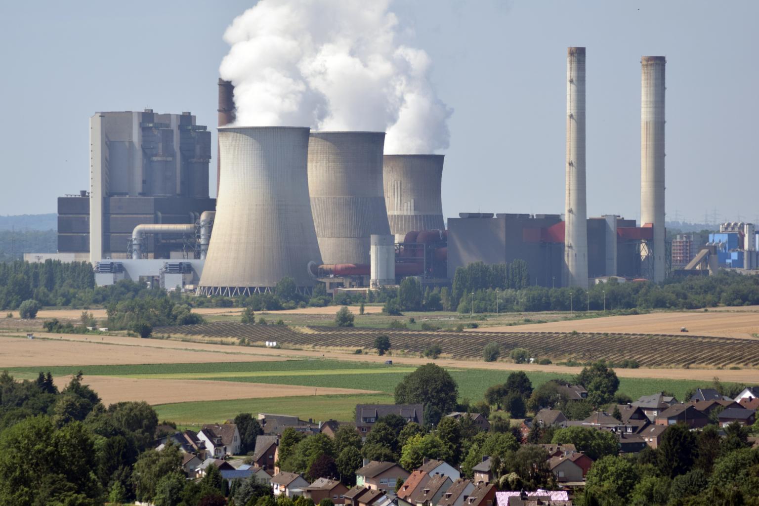 Kohlekraftwerke wie das Weisweiler stehen bei Klimaschützern in der Kritik. Wie lässt sich ein Gesamtkonzept für den regionalen Strukturwandel entwickeln? (c) Thomas Hohenschue