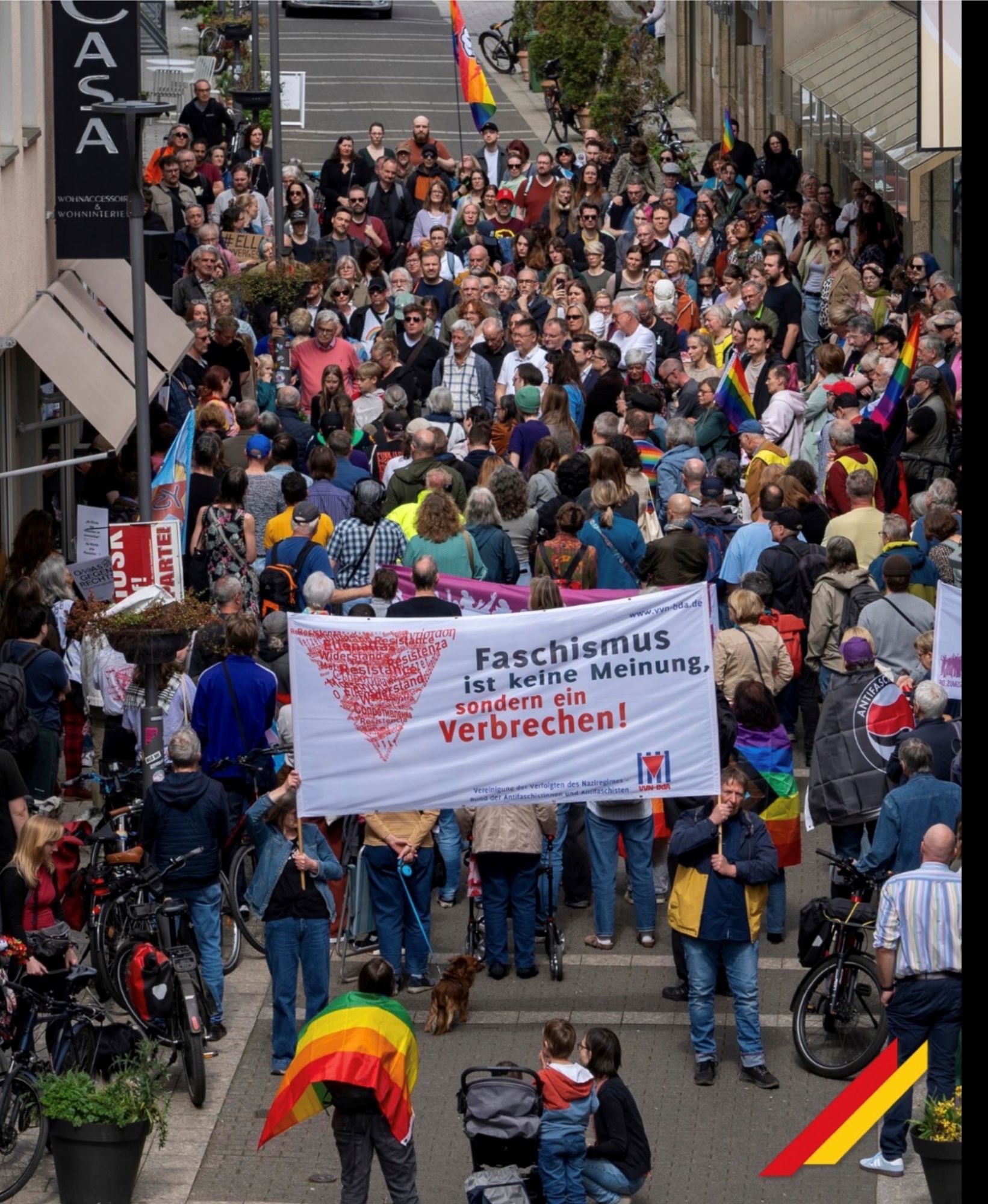 Mehr Menschen als erwartet kamen zur Mahnwache. (c) Garnet Manecke