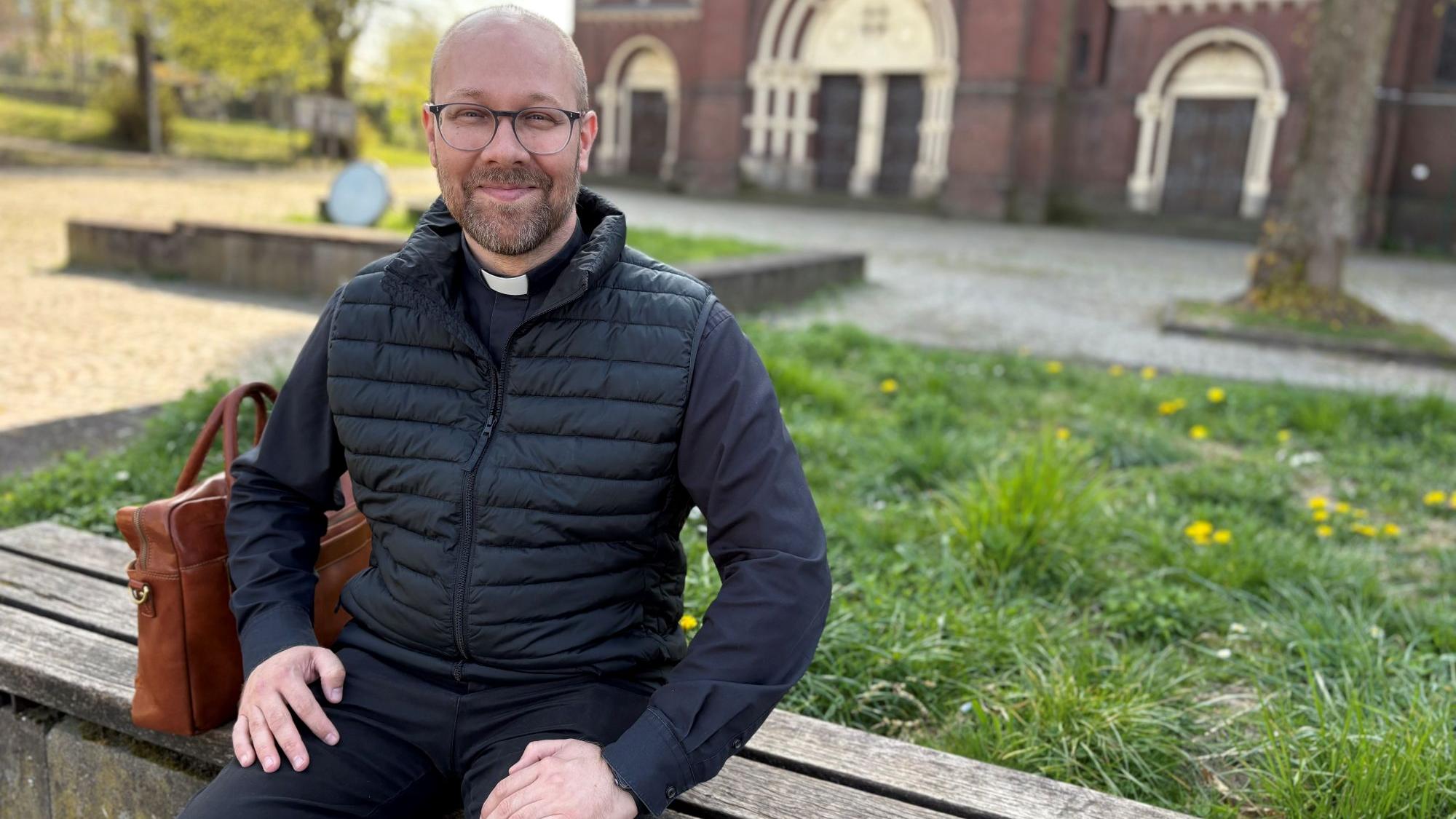 Eine kindliche Vorfreude spürt René Streitenbürger beim Gedanken an seine bevorstehende Priesterweihe. (c) Garnet Manecke