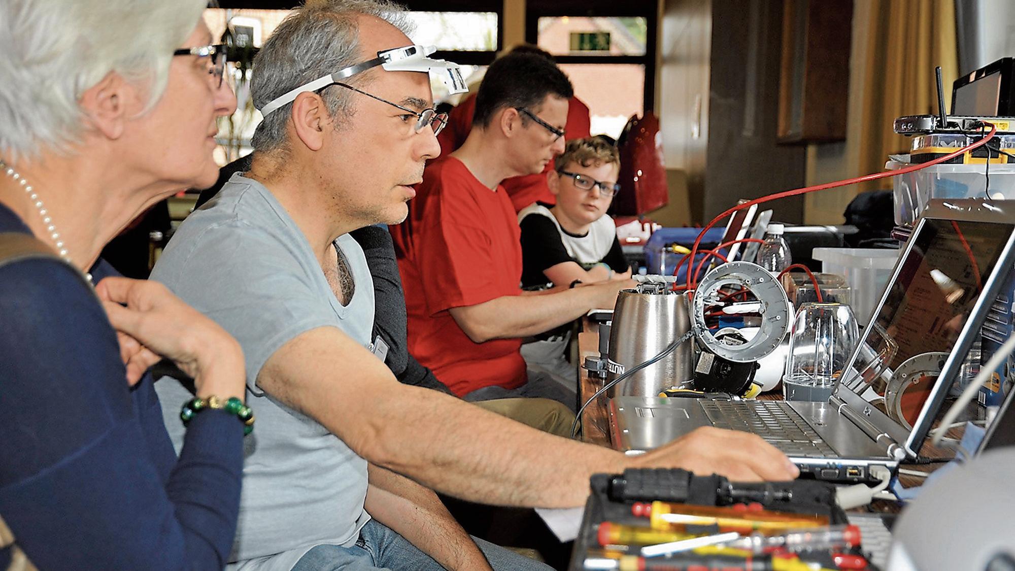  Die „Linux-Sonderschicht“ ist in Korschenbroich sehr  beliebt. Mit dem kostenlosen Betriebssystem können Computer  lange laufen. (c) Repair-Café Korschenbroich