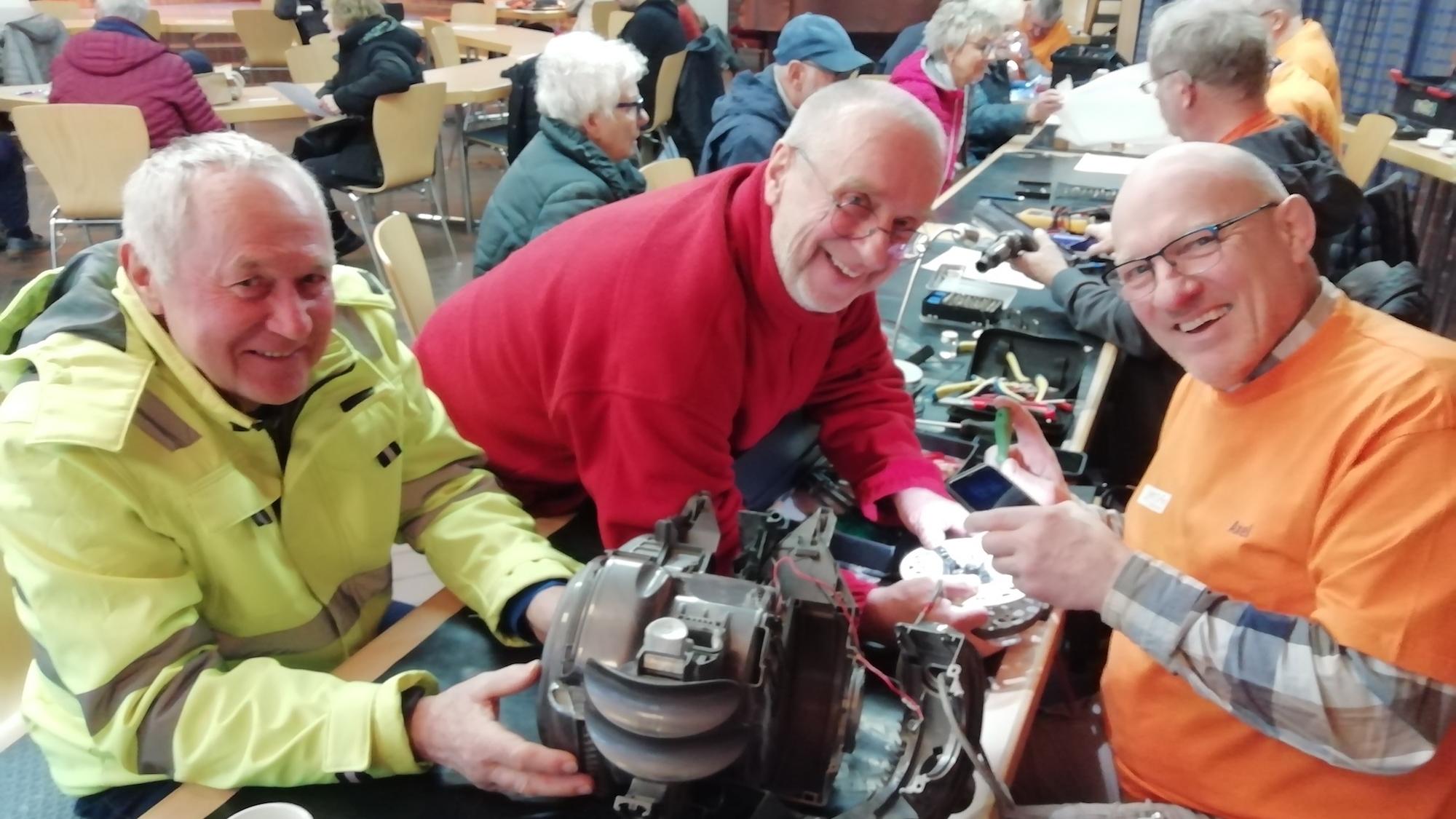 Ist das Repaircafé in Erkelenz ein Ort von Kirche? Hier werden auch kirchenferne Menschen erreicht. (c) Repaircafé Erkelenz