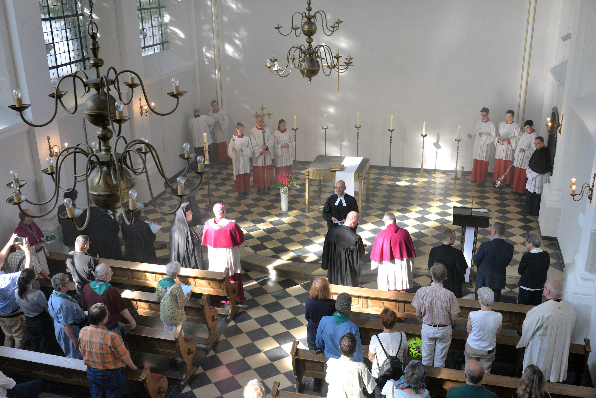 Zweite Station war die evangelische Annakirche, wo Präses Thorsten Latzel unterstrich, wie sehr die  Taufe Christen im Leben stärke. (c) Andreas Schmitter