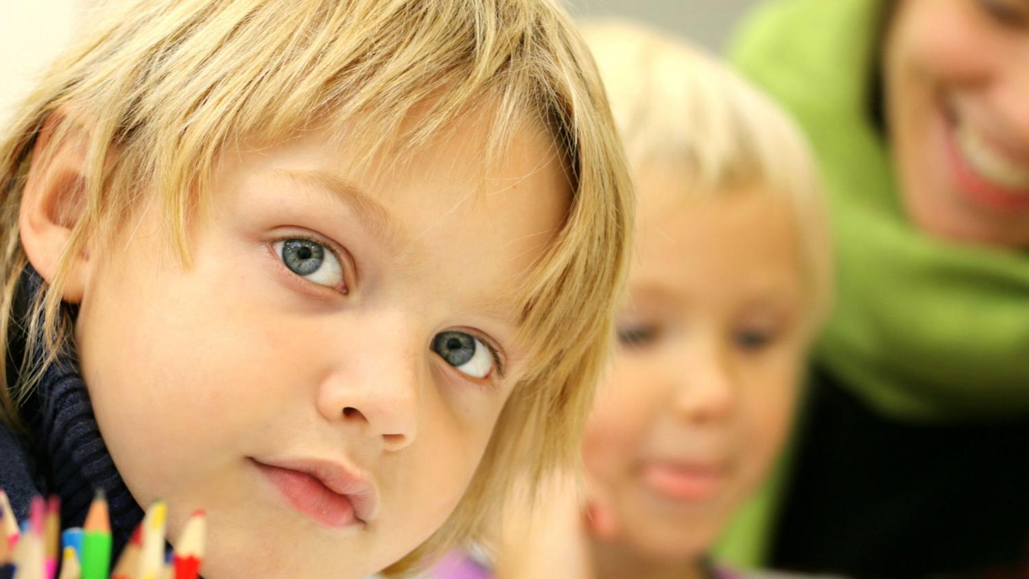 An der St. Angela Schule können „Jungs unter sich“ sein. Parallale  Monoedukation heißt das-Konzept. (c) pixabay.com