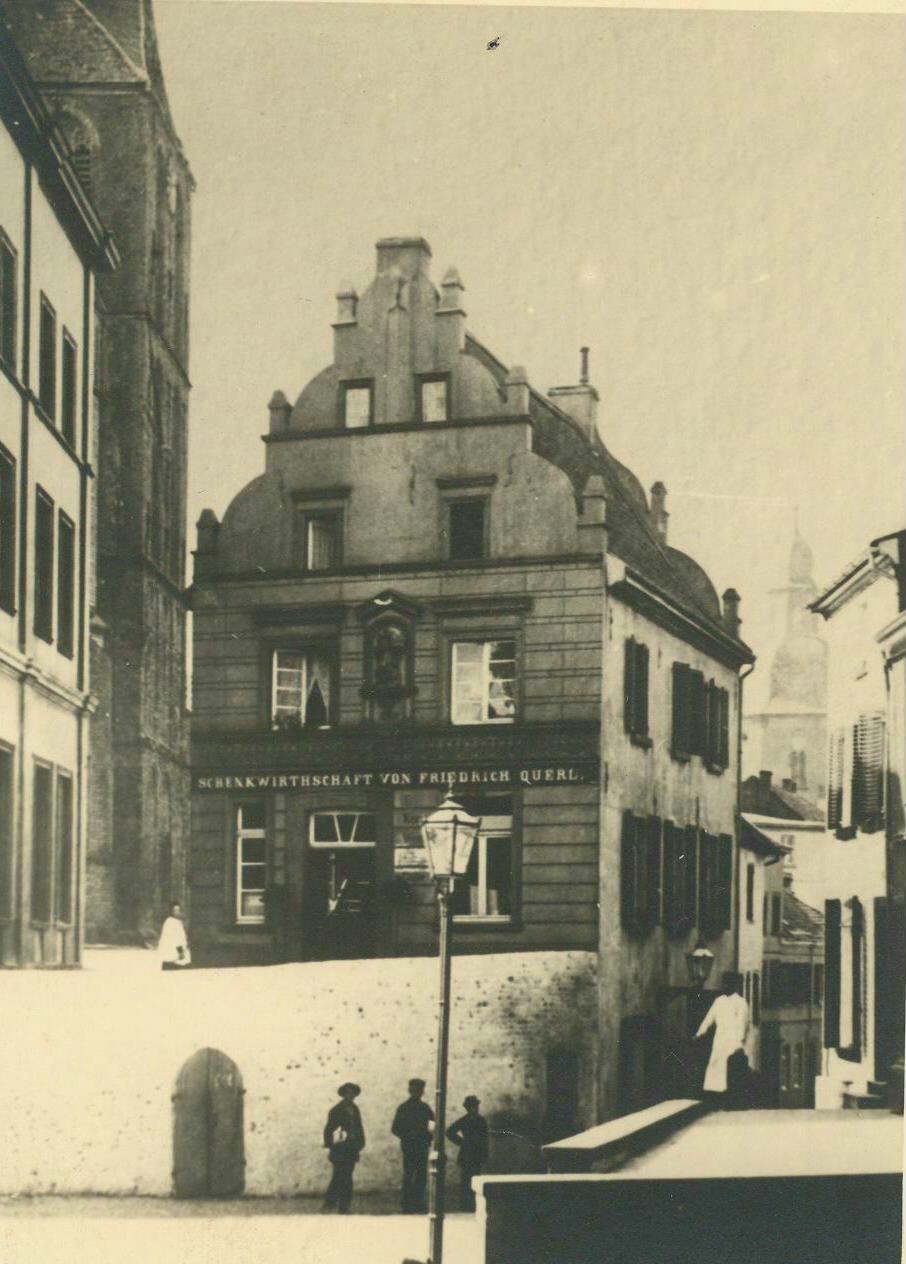 1890 stand neben dem Gasthaus noch eine Bebauung mit Wohn- und Geschäftshäusern. (c) Archiv