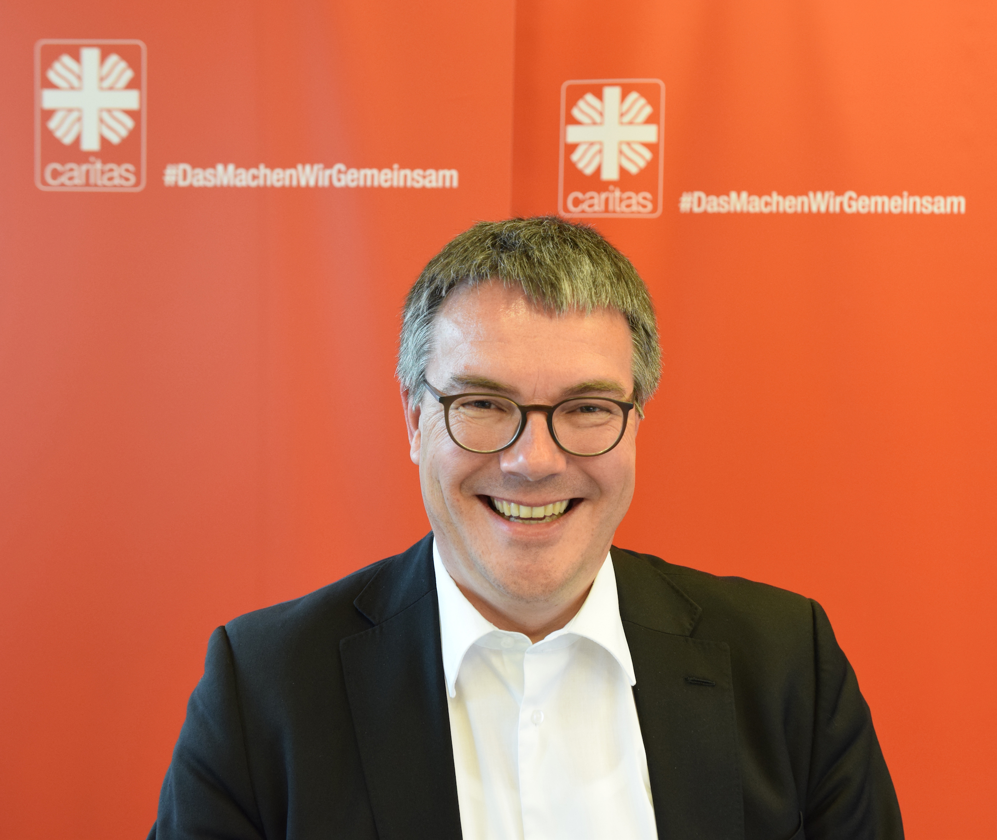 Plädiert für entschlossene Konsequenzen aus den Erfahrungen der Pandemie, um die Zukunftsaufgaben beherzt anzupacken: Stephan Jentgens, seit Januar 2021 Diözesancaritasdirektor in Aachen. (c) Thomas Hohenschue