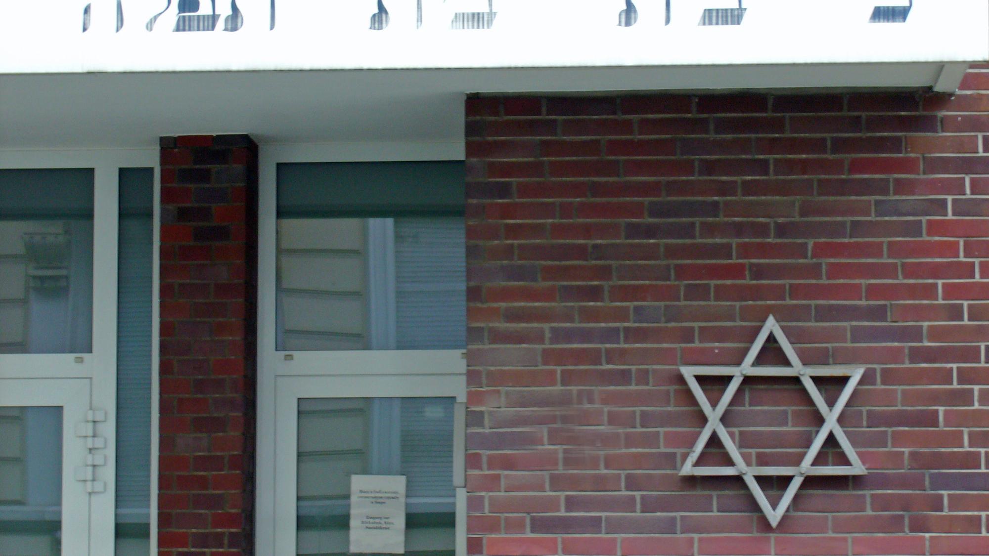 Der Davidstern an der Fassade der Synagoge in Mönchengladbach. (c) Garnet Manecke