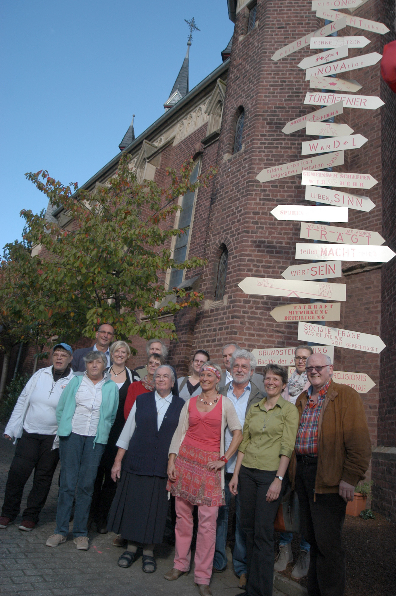 In Mönchengladbach hat Sr. Bettina (3.v.r.) den Treff am Kapellchen aufgebaut. (c) Garnet Manecke