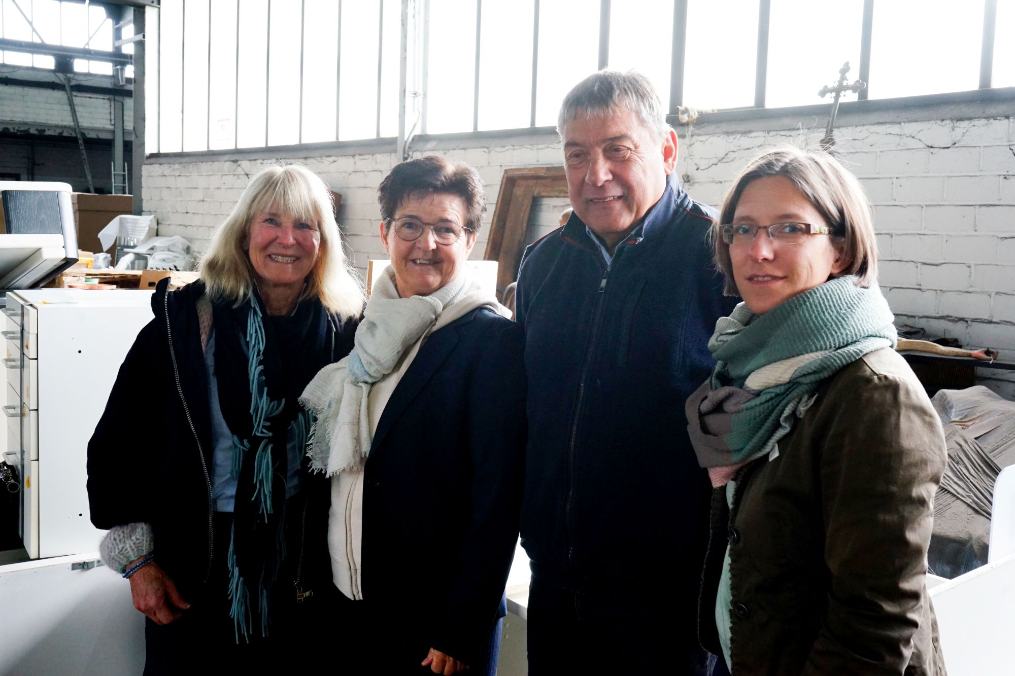 Die Bereitschaft zu helfen eint sie: Zahnärztin Dr. Eva Maria von der Hoff, Elke und Peter Kriegs , Dr. Anna Wellding (v. l.) (c) Bistum Aachen/Marco Führer
