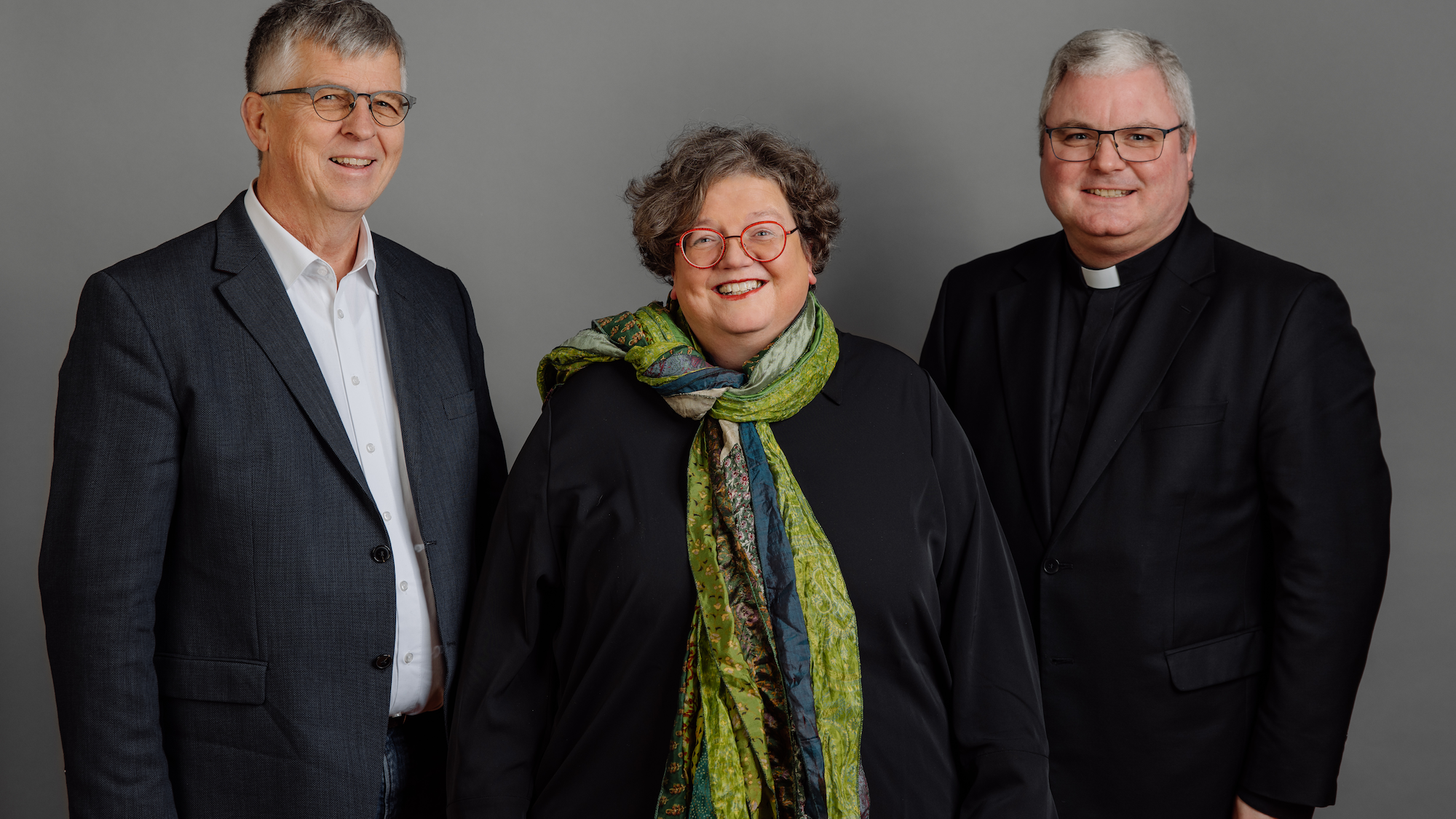 Das Regionalteam Kempen-Viersen: Harald Hüller, Gabi Terhorst und Pfarrer Jan Nienkerke. (c) Bistum Aachen/Martin Braun