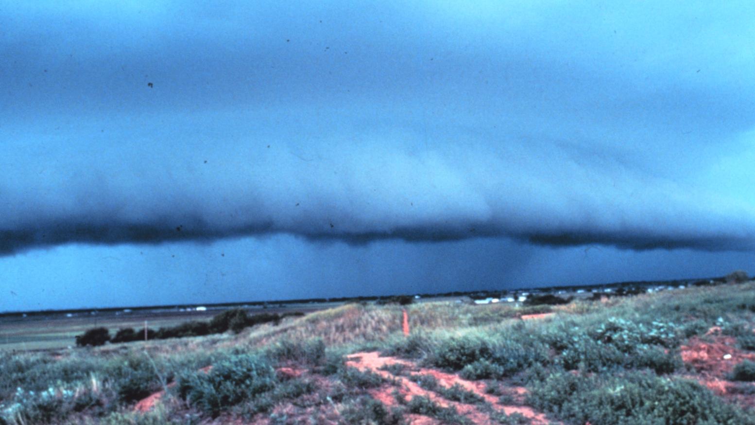 Thunderstorm_with_lead_gust_front_-_NOAA (c) gemeinfrei, Quelle: http://www.photolib.noaa.gov/nssl/nssl0045.htm