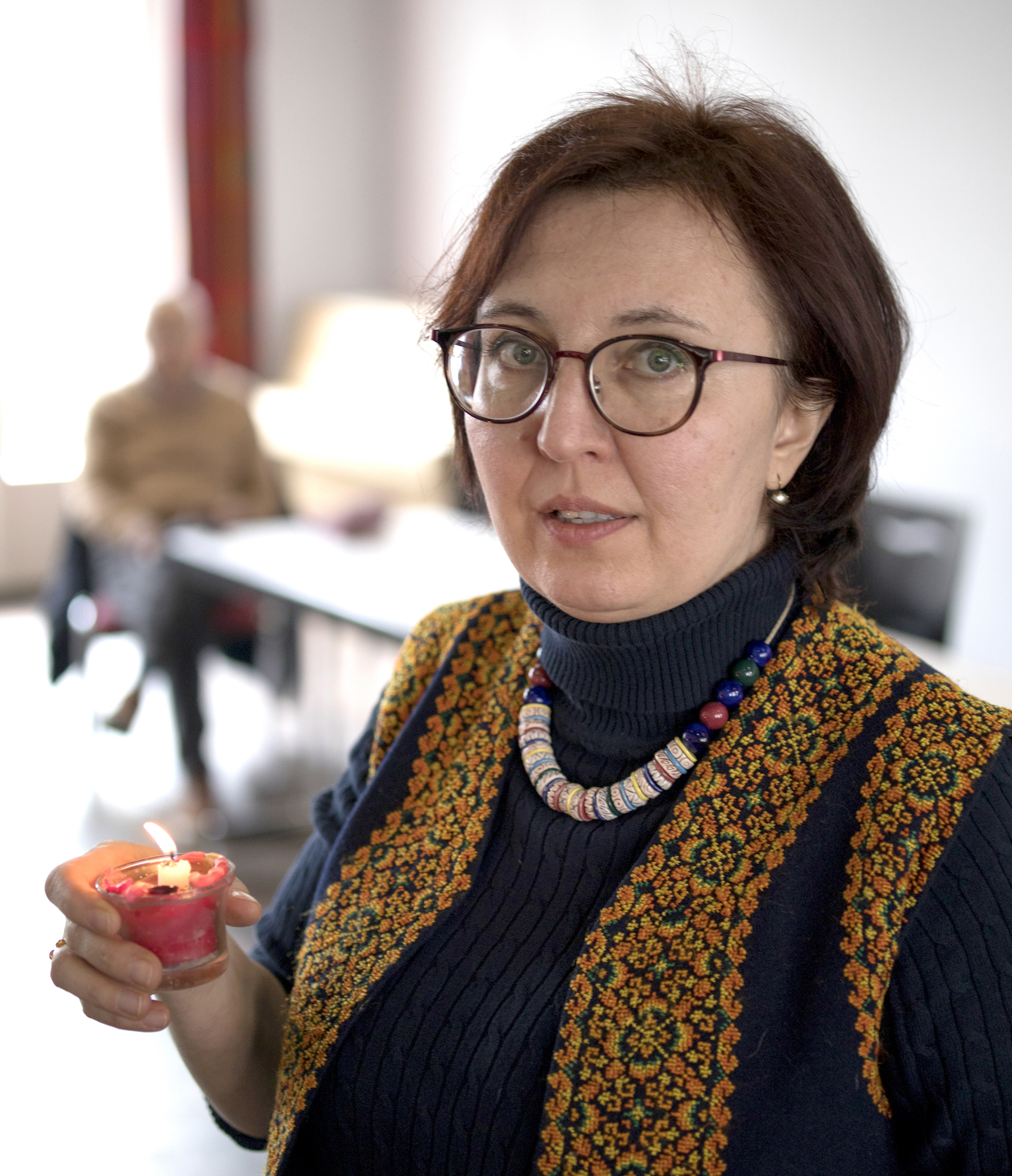 Uljana Schulmeyer engagiert sich mit Herzblut für die Aachener Gemeinde, leitet unter anderem den Chor. (c) Nadja Babiak