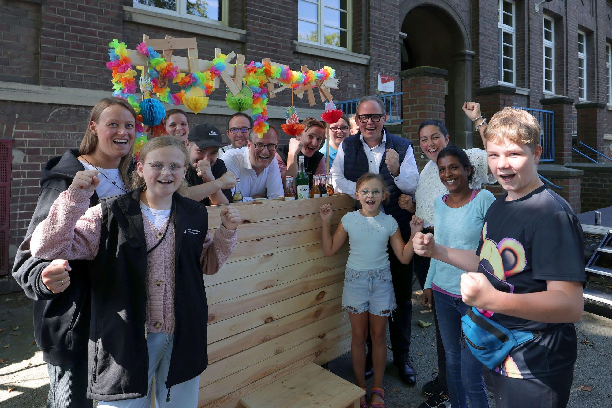 Im Hof hat die Young Caritas eine Kleidertauschbörse organisiert.