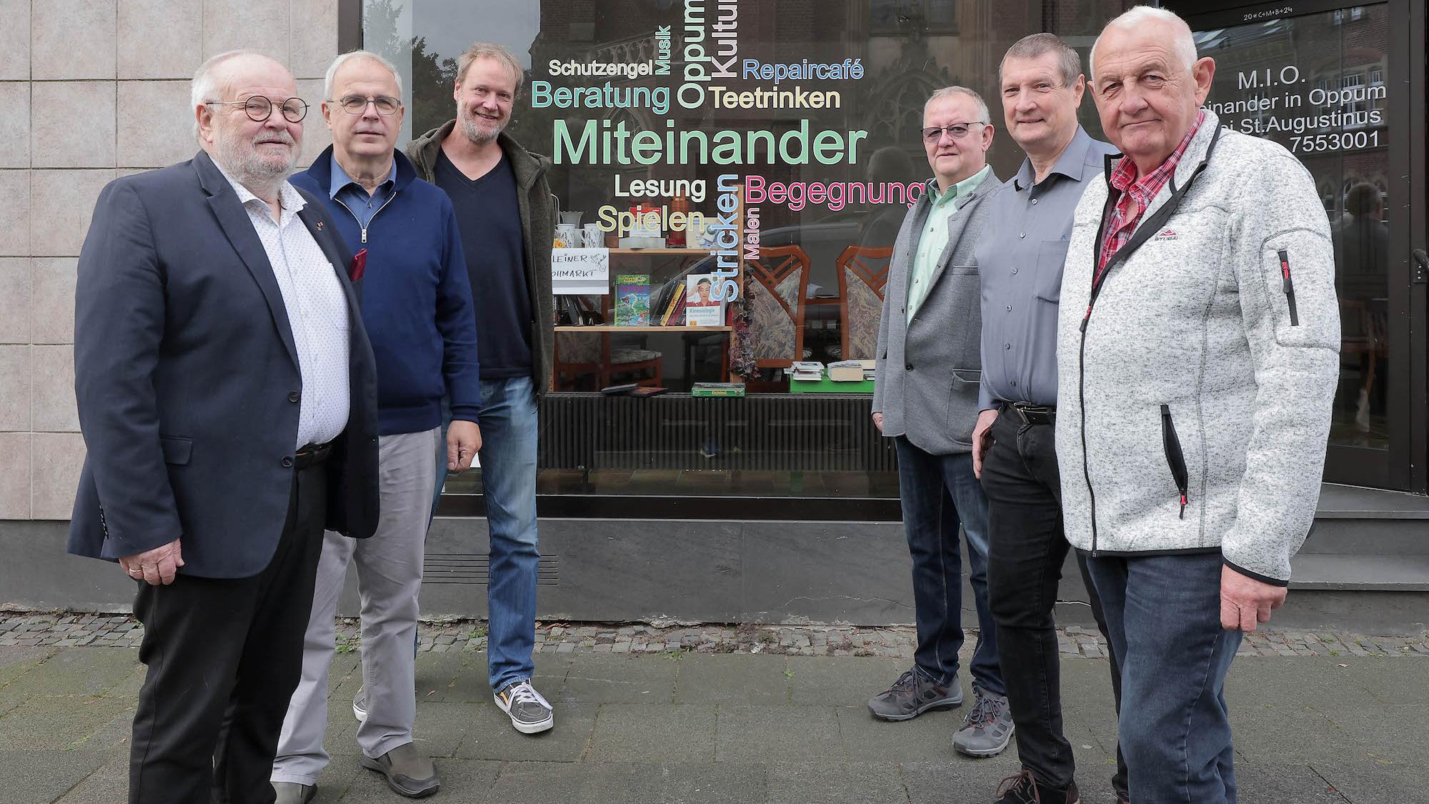 V. l.: Hans-Joachim Hofer (Förderverein Handball Oppum), Pfarrer Hans Russmann, Lars Meyer (Bürgerverein Oppum 1960 e.V.), Werner Gumbert (1. Vors. KZV Oppum), Dietmar Giesen (Begegnungszentrum MIO, Miteinander in Oppum), Hartmut Schmitz (Schützengesellschaft Krefeld Untergath) (c) Dirk Jochmann