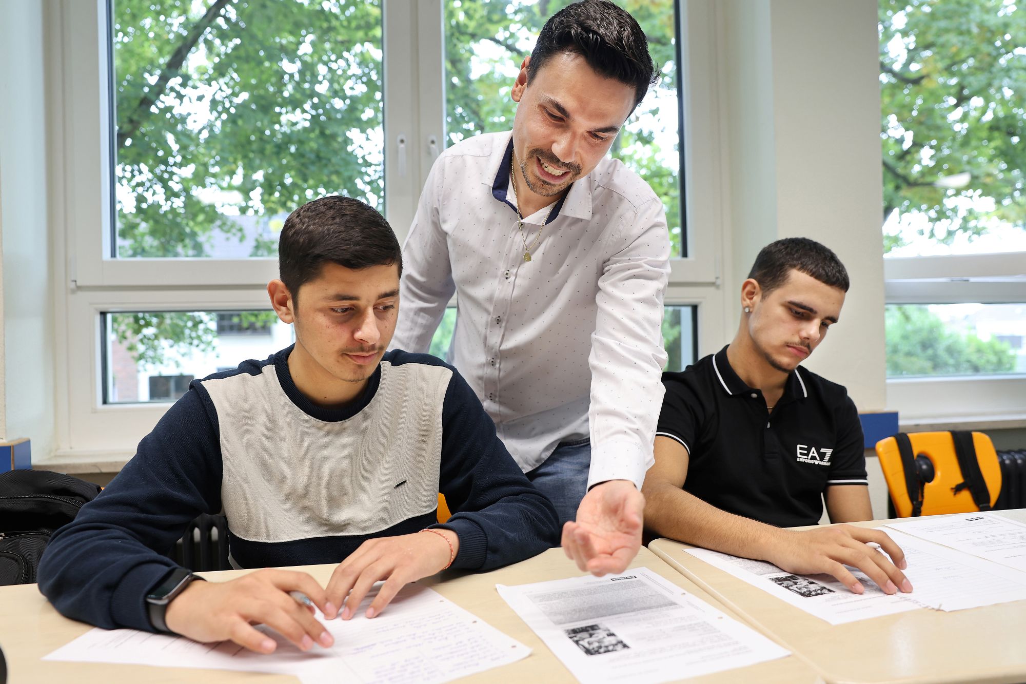 Alles – außer gewöhnlich Frontalunterricht? Undenkbar. In der internationalen Klasse wird sehr individuell in Kleingruppen gearbeitet. (c) Dagmar Meyer-Roeger