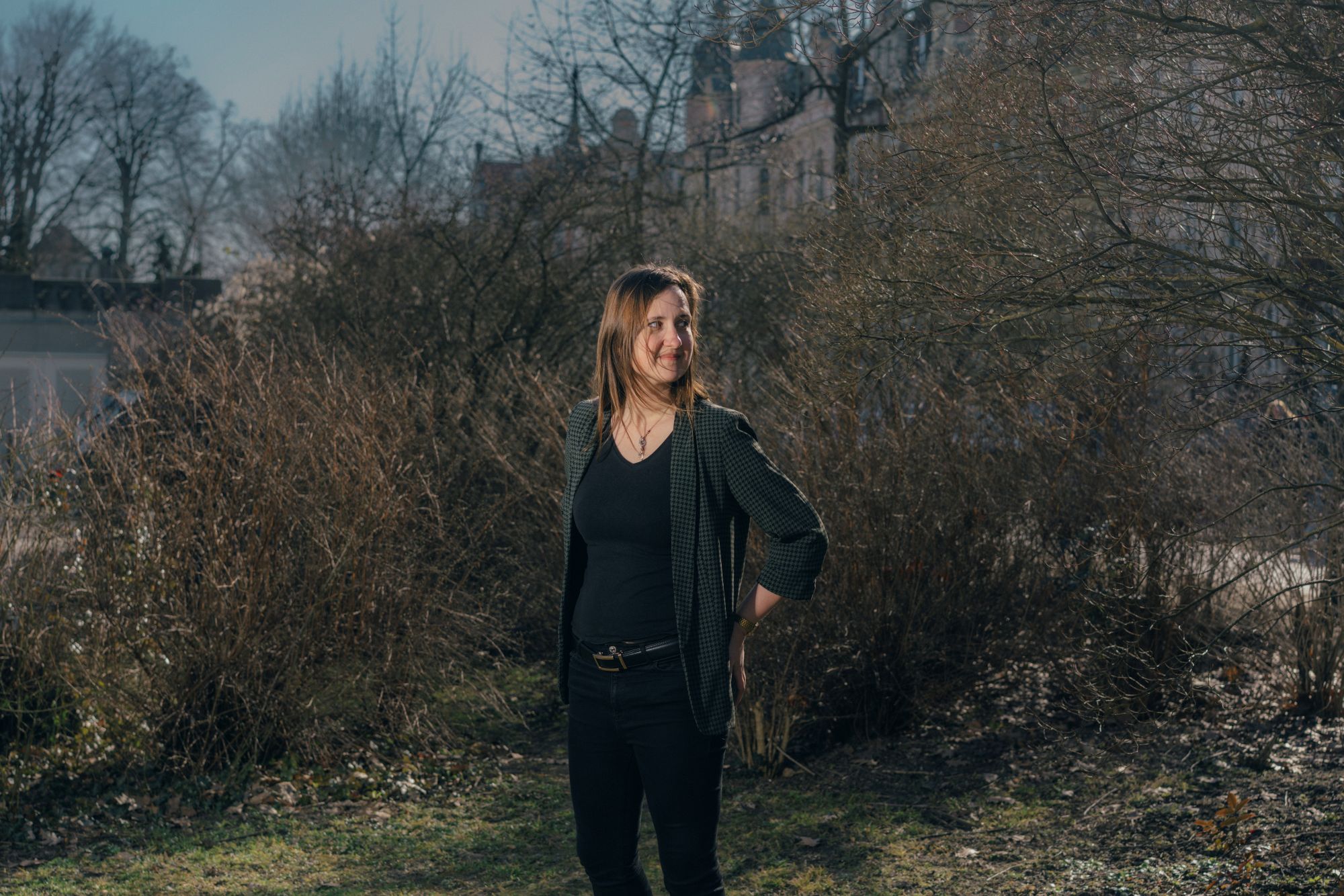 Laura Nickel (37 Jahre)  ist seit 2013 im Schuldienst und hat als Lehrkraft in Brandenburg in verschiedenen Schulformen Erfahrungen gesammelt. Von 2019 bis 2023 war sie Lehrerin in Burg (Spreewald). Heute ist sie Schulleiterin einer Grundschule in Cottbus. (c) Hannes Jung