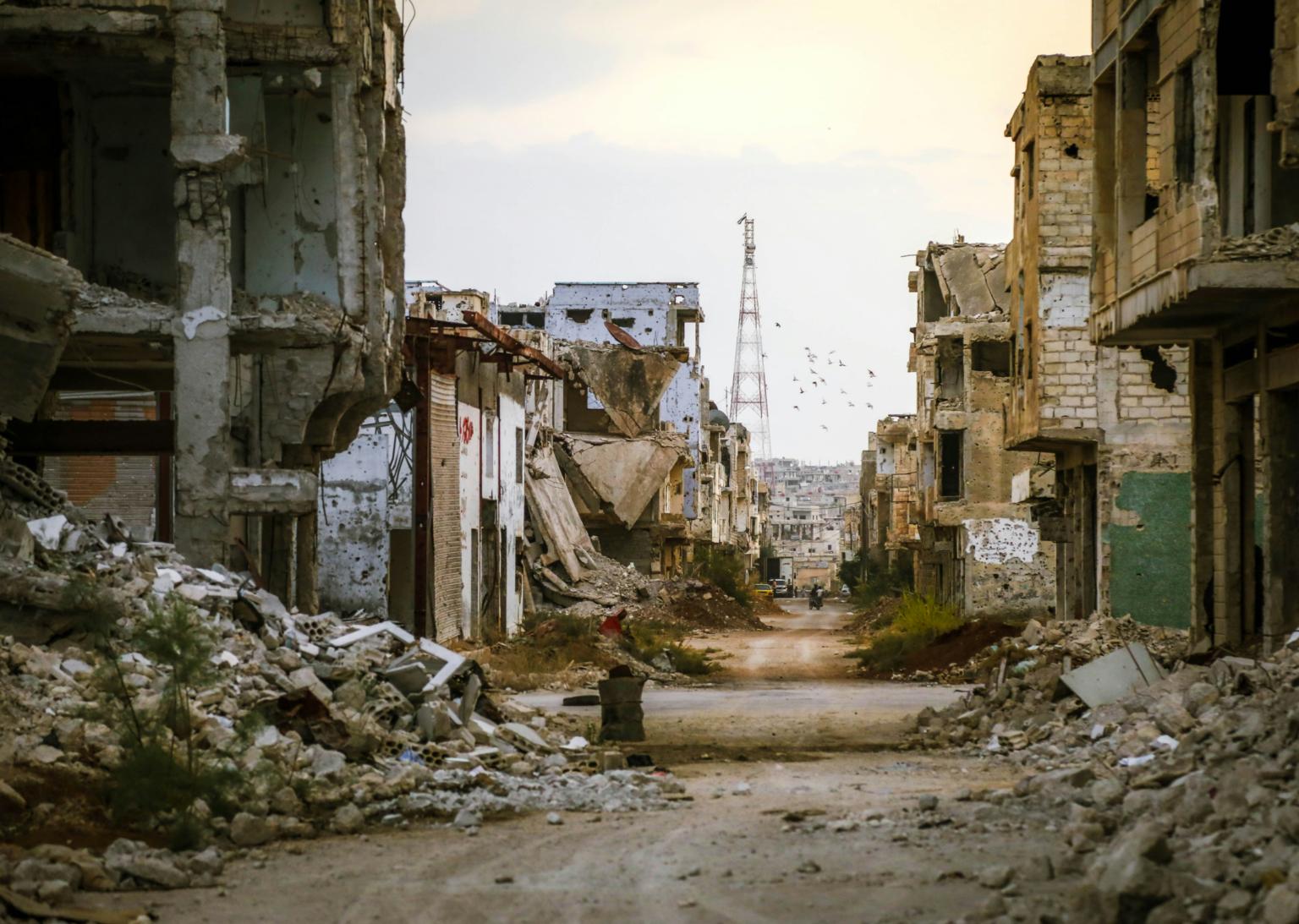 Die Zahl der Kriegs- und Krisenherde in der Welt nimmt weiter zu. Dieses Bild ist in der syrischen Stadt Daraa aufgenommen worden. (c) Mahmoud Sulaiman/unsplash.com