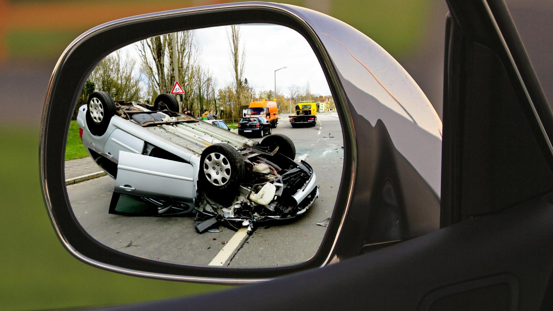 Wer Zeuge eines Verkehrsunfalls wird oder Erste Hilfe leistet, realisiert das Erlebte und Gesehene meist erst einige Tage später so richtig. Verarbeitet wird es in der Rückschau. (c) Foto: pixabay.com